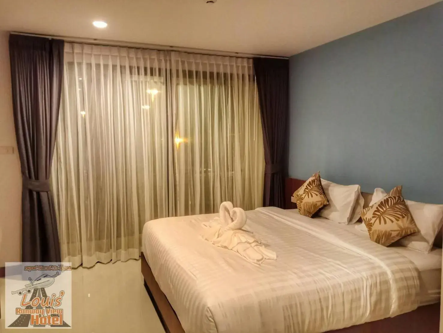 Bed in Louis' Runway View Hotel - SHA Extra Plus Bed in Louis' Runway View Hotel - SHA Extra Plus