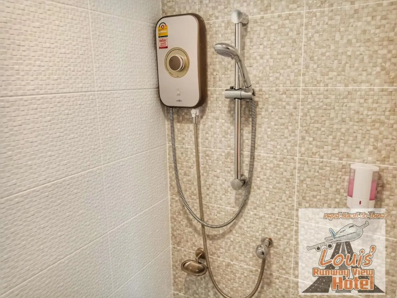 Shower in Louis' Runway View Hotel - SHA Extra Plus