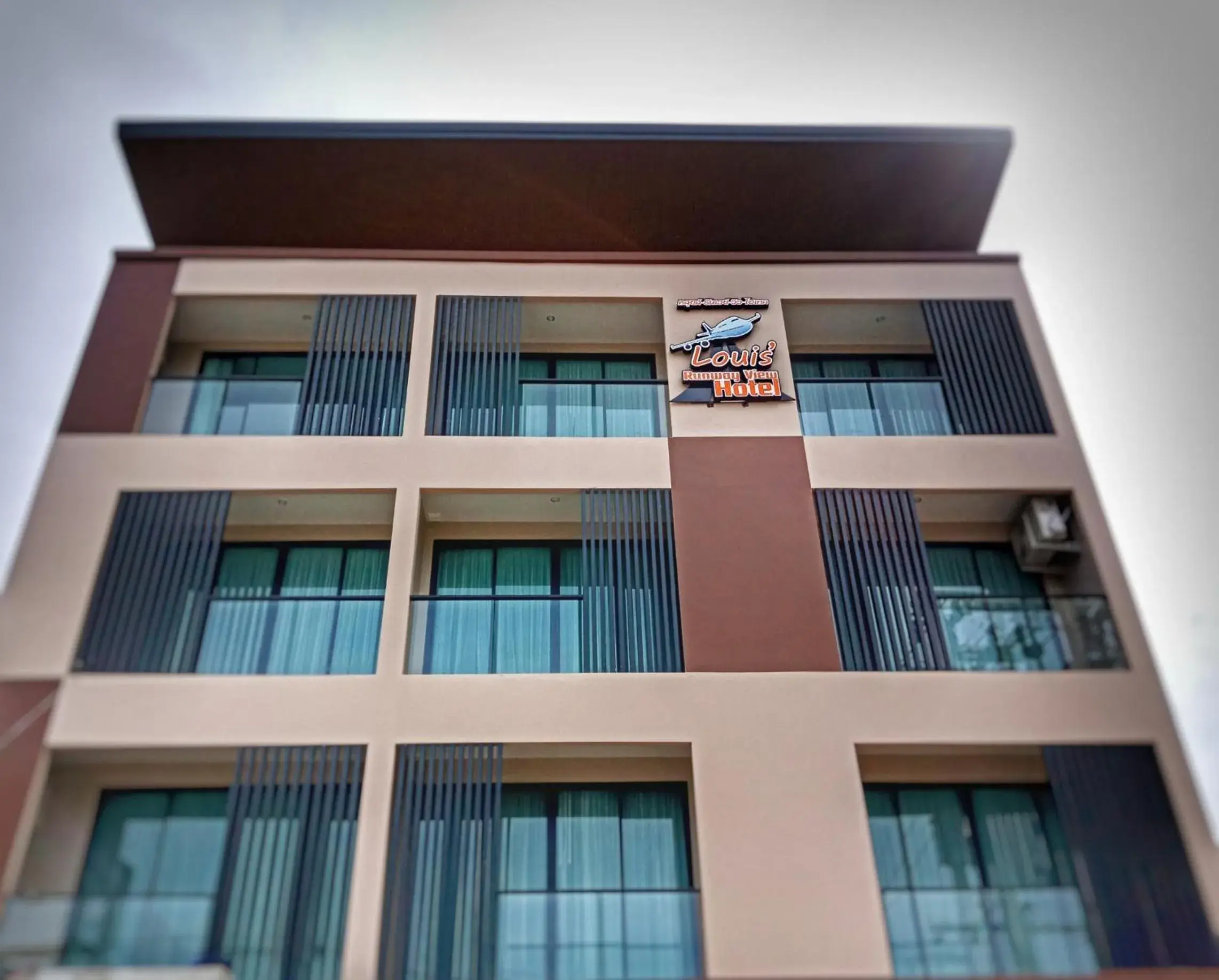 Facade/entrance in Louis' Runway View Hotel - SHA Extra Plus Facade/entrance in Louis' Runway View Hotel - SHA Extra Plus