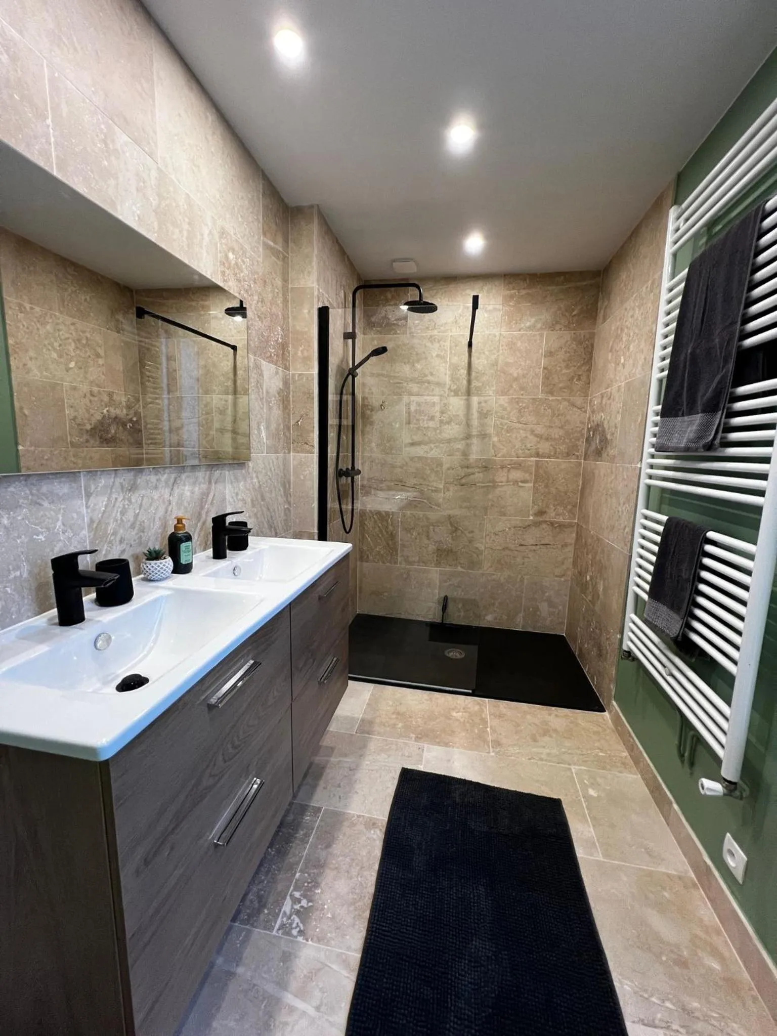 Shower in Maison d'Alice - avec SPA