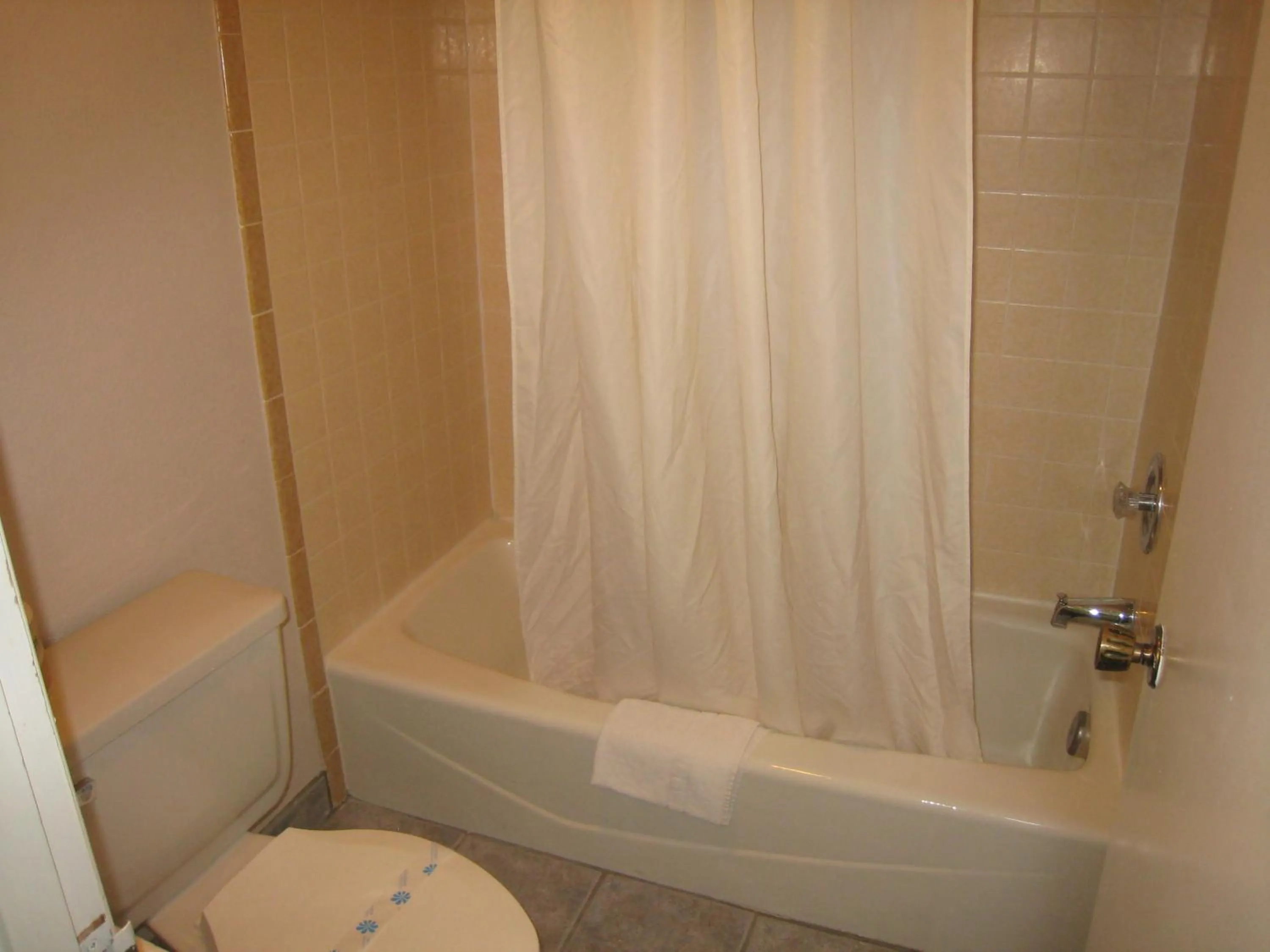 Bathroom in Motel 8 Maricopa