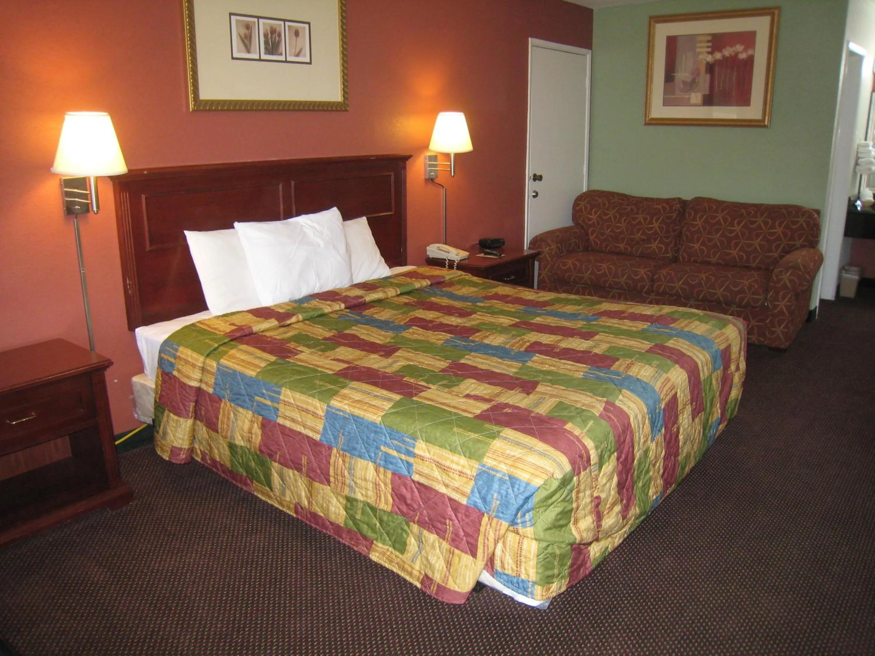 Bedroom, Bed in Motel 8 Maricopa