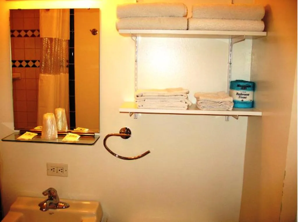 Decorative detail in Golden West Motel