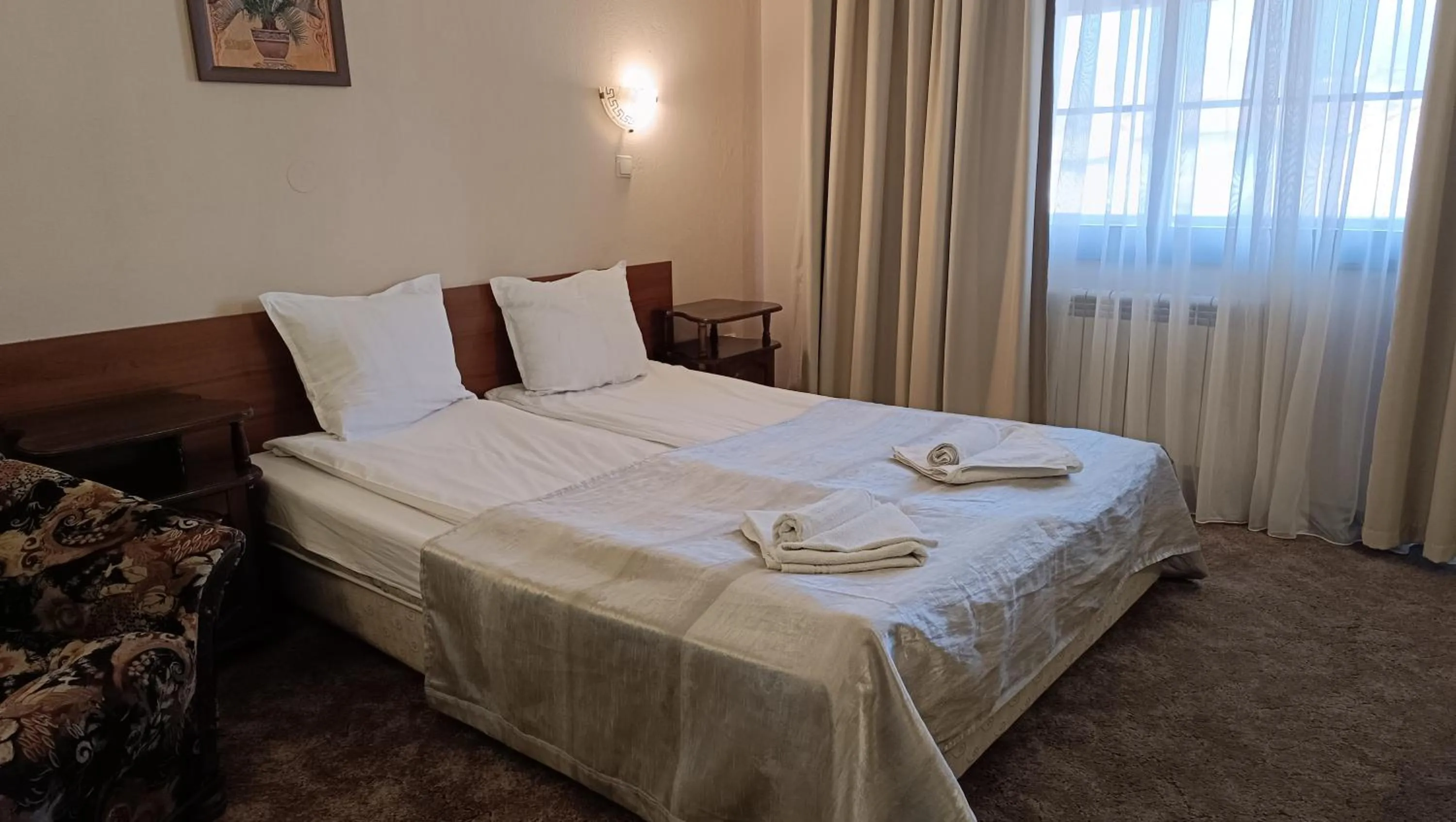 Bedroom, Bed in Hotel St. George Pobedonosets