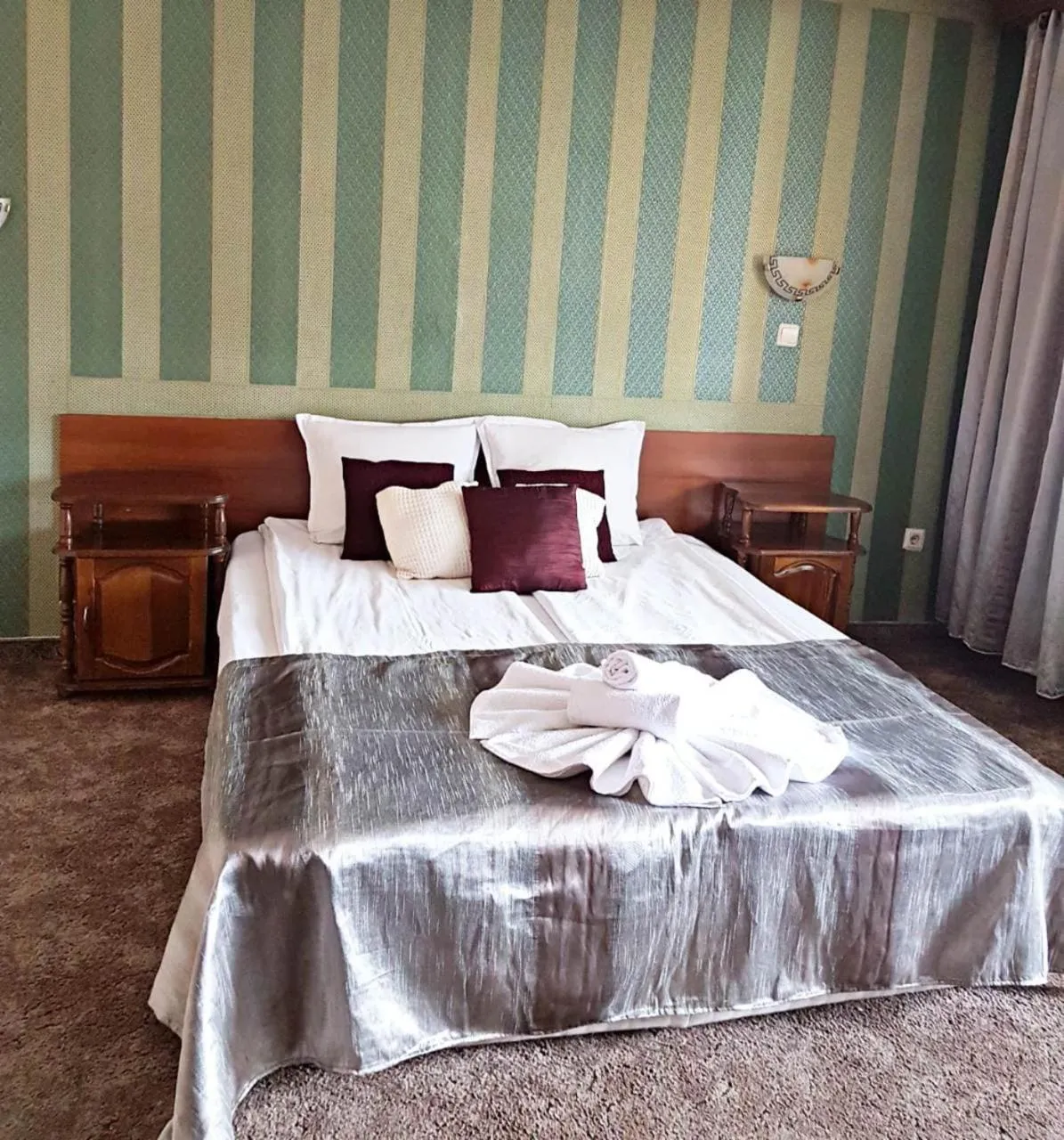 Bed in Hotel St. George Pobedonosets