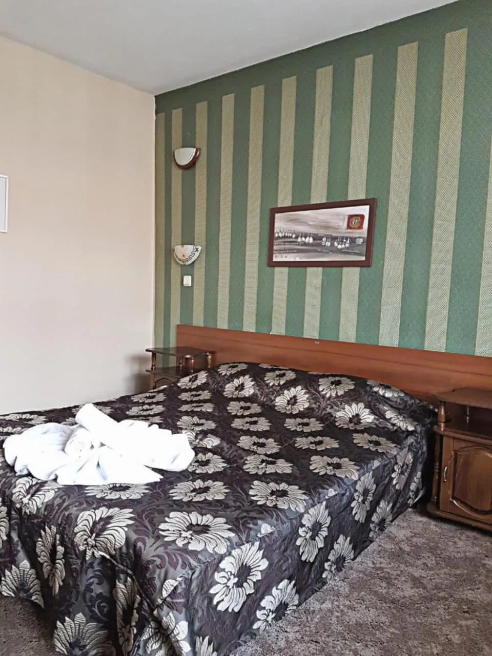 Bed in Hotel St. George Pobedonosets