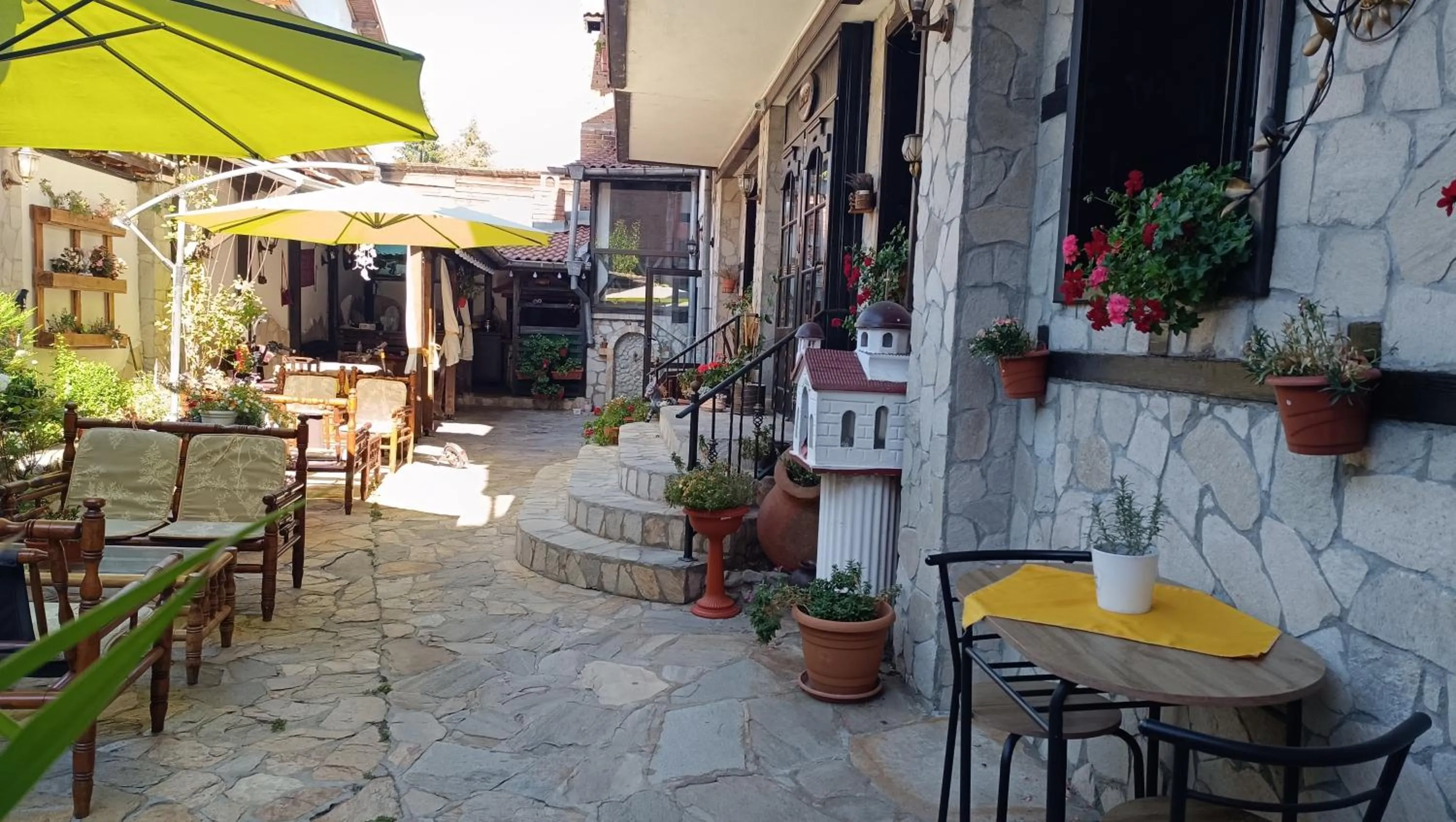 Patio in Hotel St. George Pobedonosets
