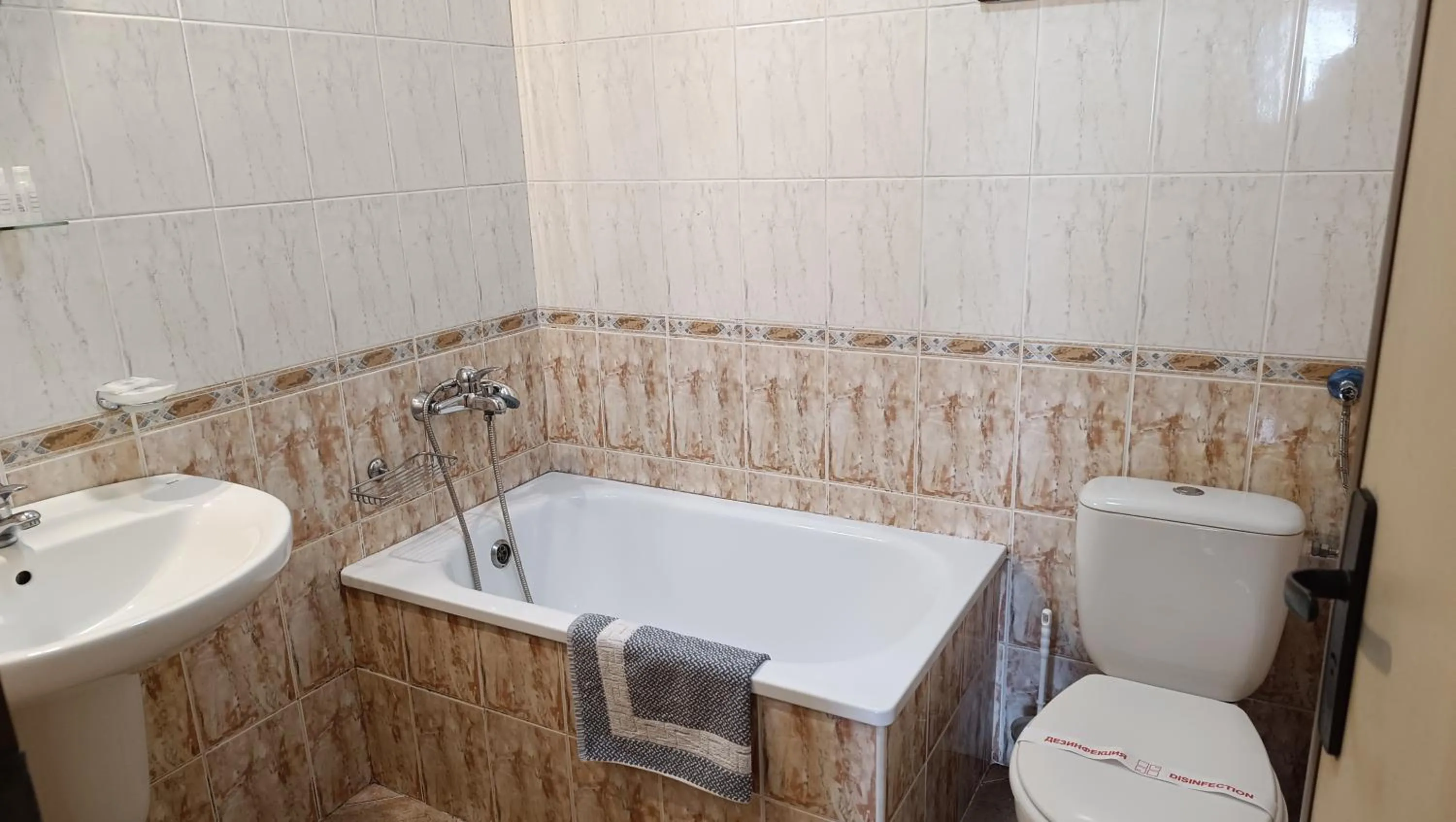 Bathroom in Hotel St. George Pobedonosets