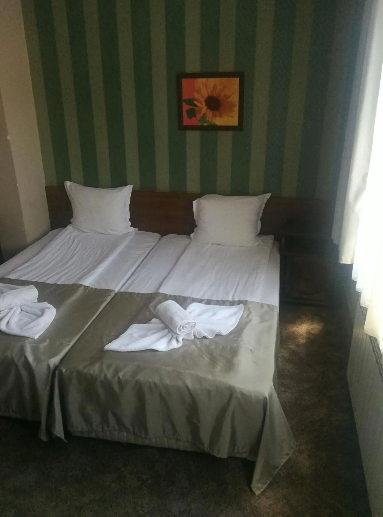 Bed in Hotel St. George Pobedonosets