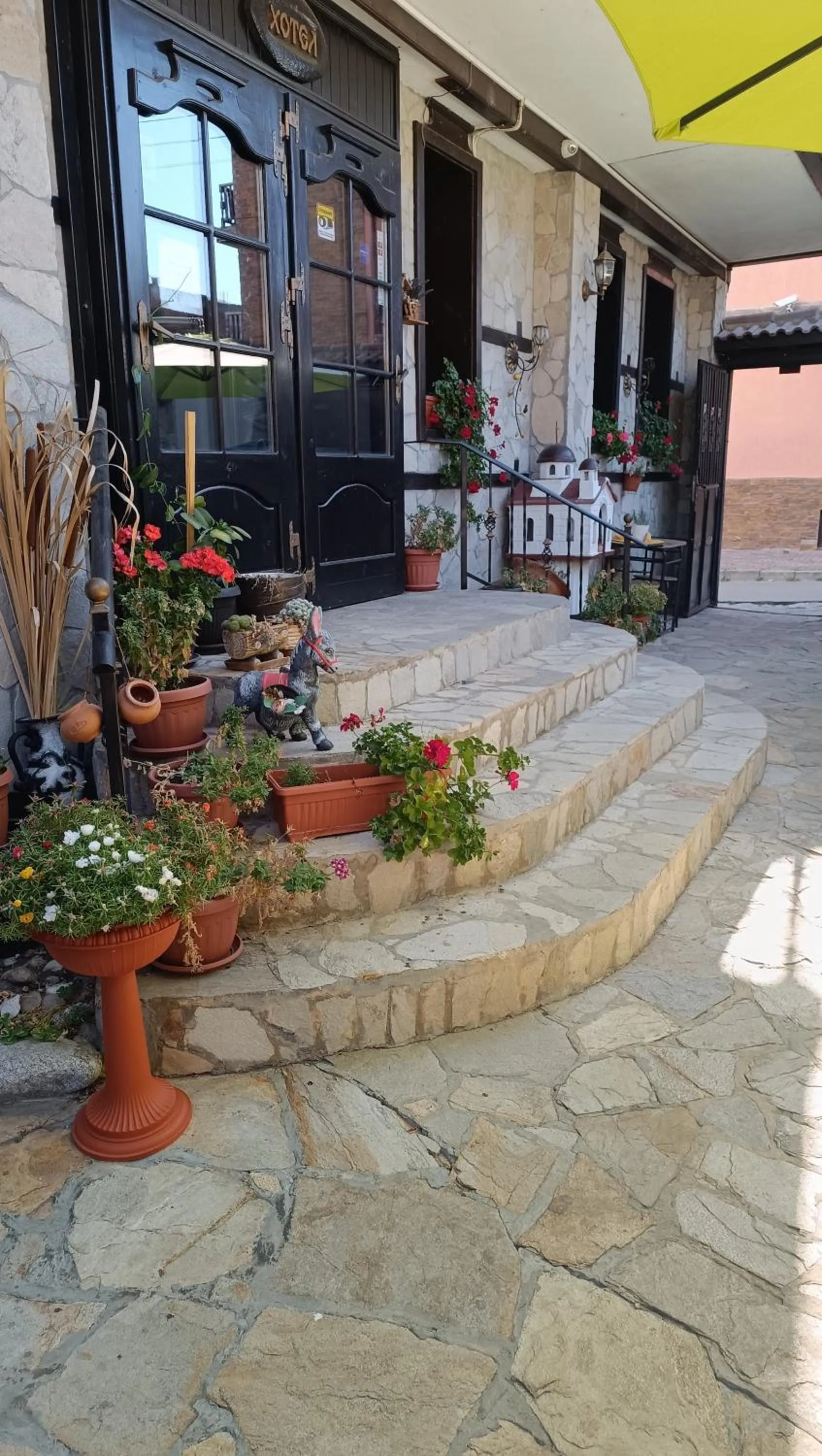 Patio in Hotel St. George Pobedonosets