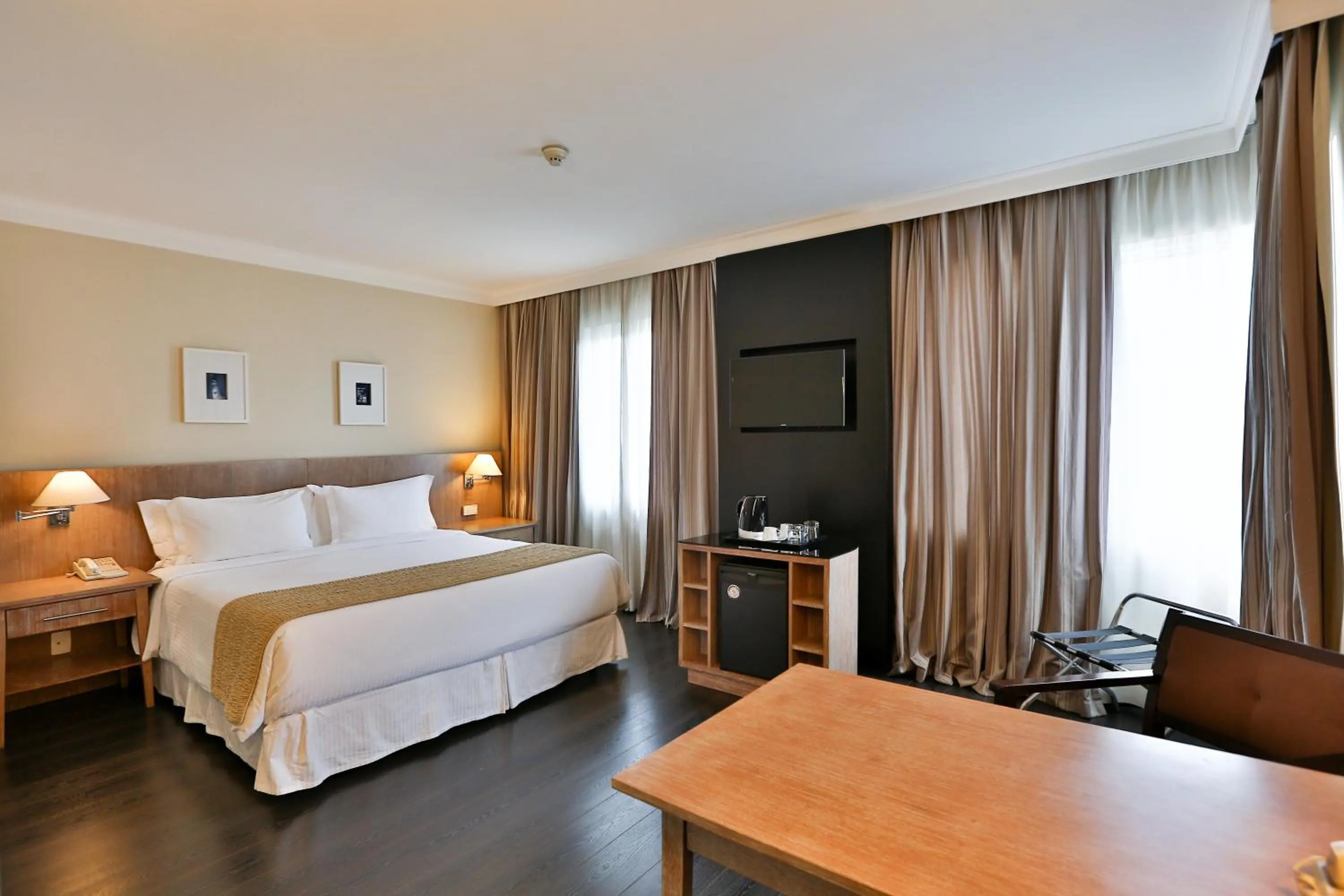 Bed in Park Inn by Radisson Berrini