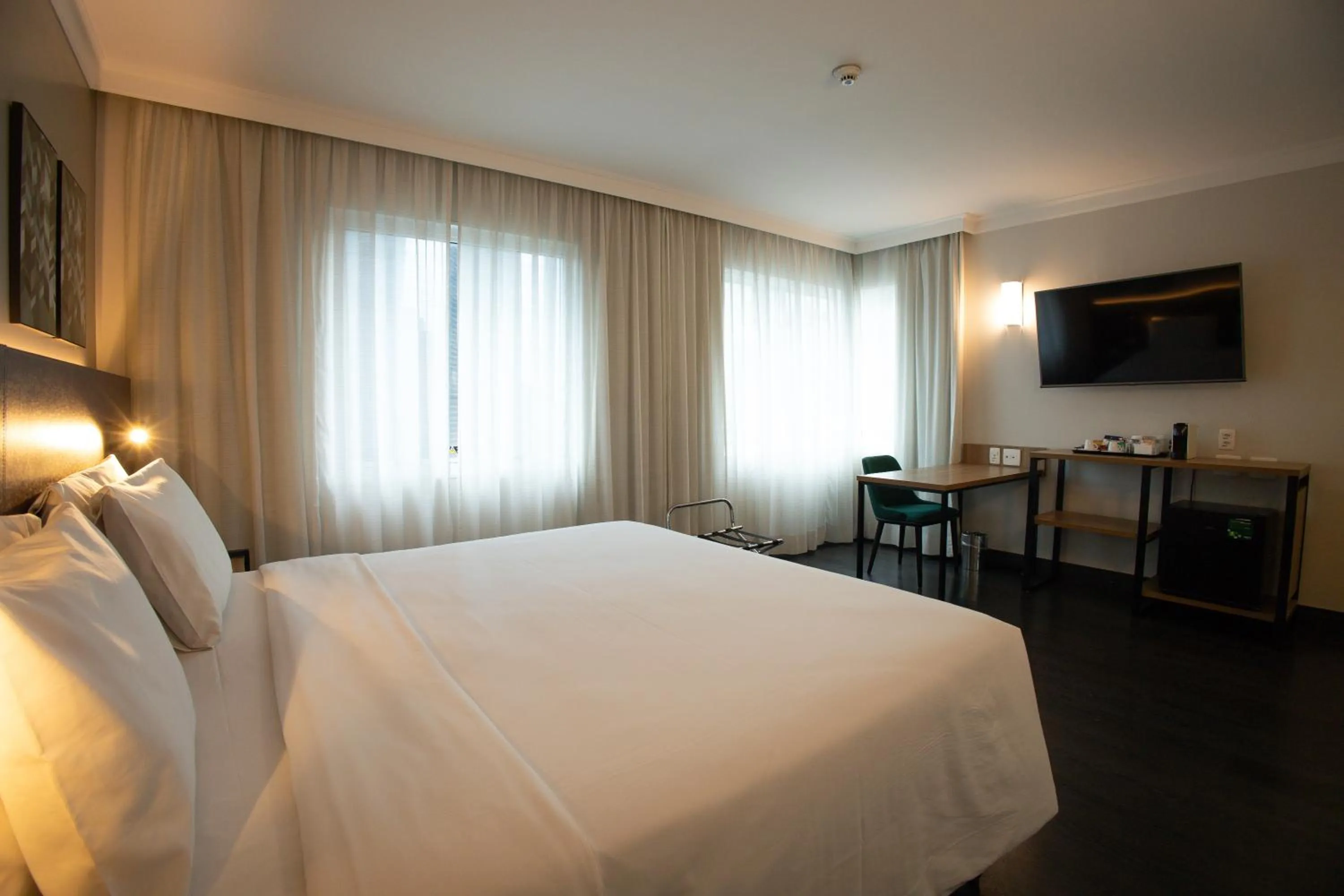 Bed in Park Inn by Radisson Berrini