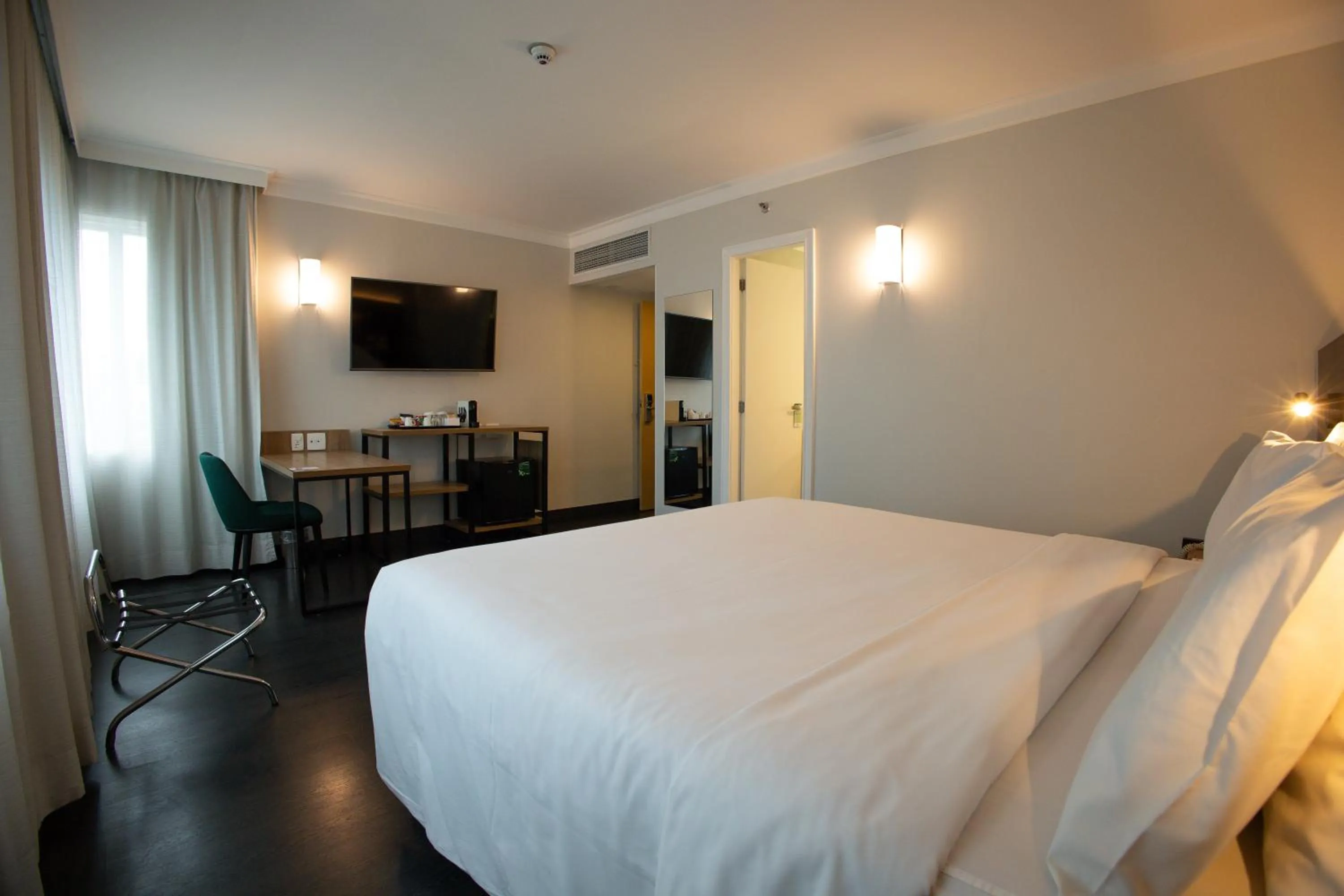 Bed in Park Inn by Radisson Berrini