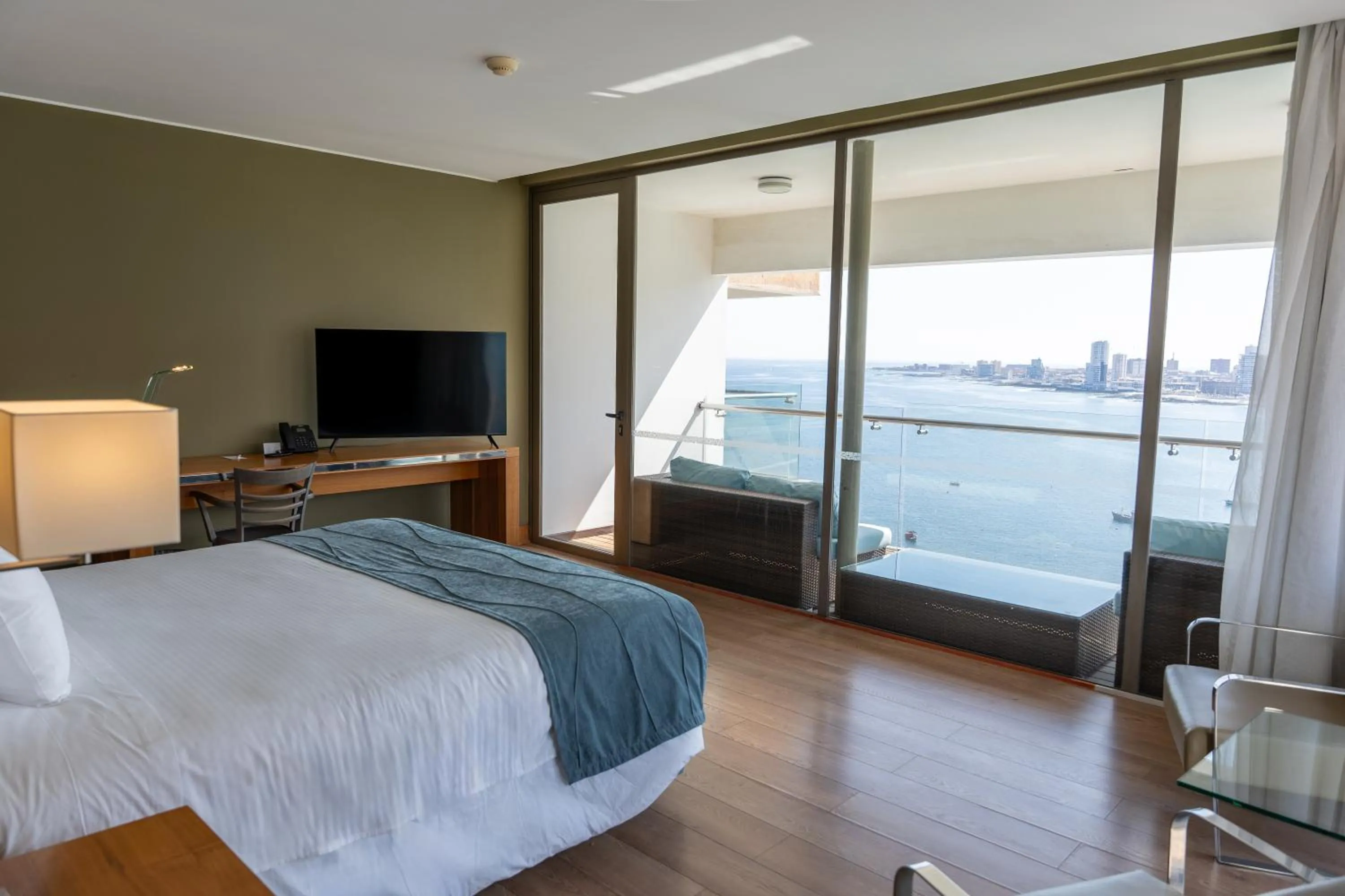TV and multimedia, Bed in Terrado Suites Iquique