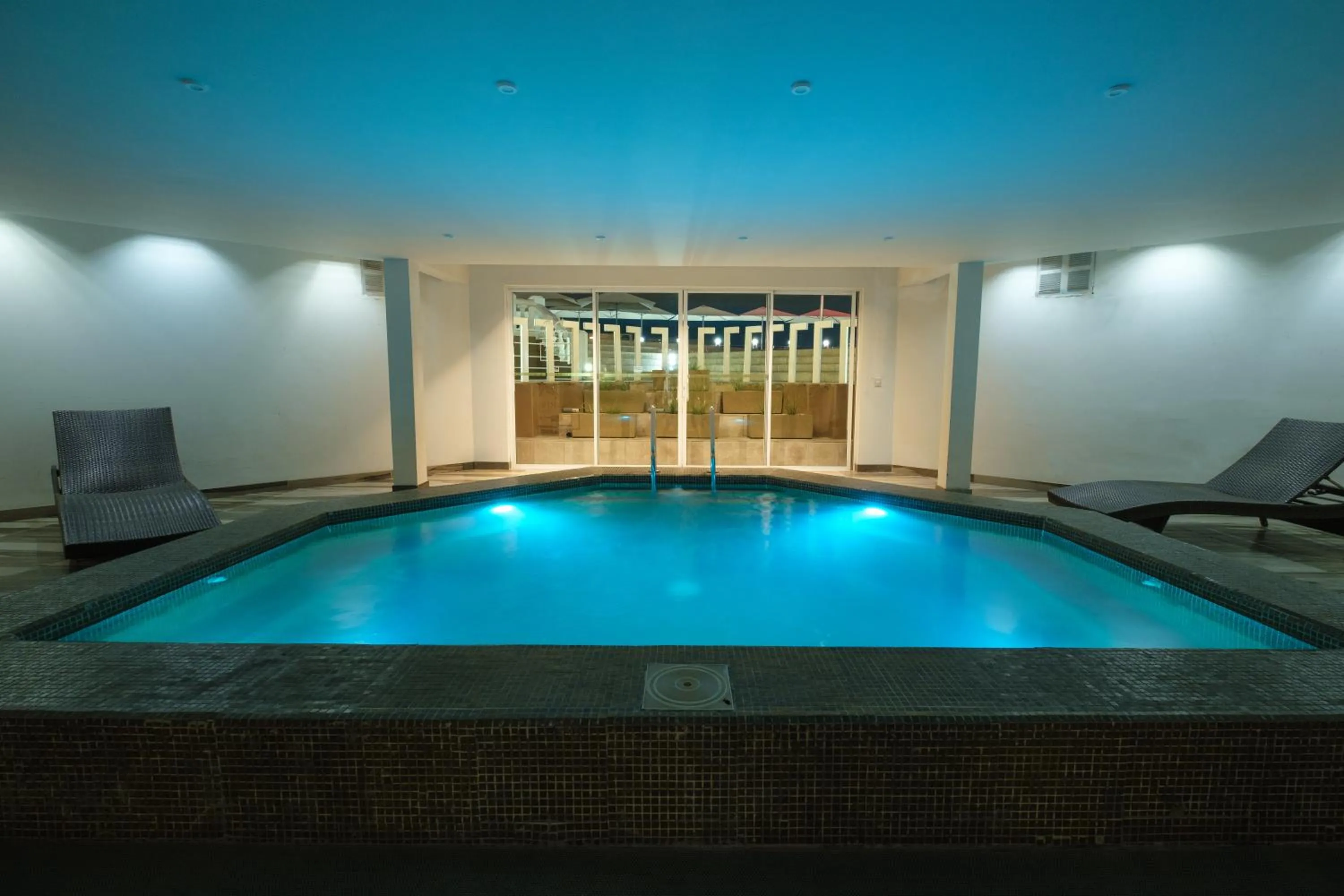 Swimming pool in Terrado Suites Iquique