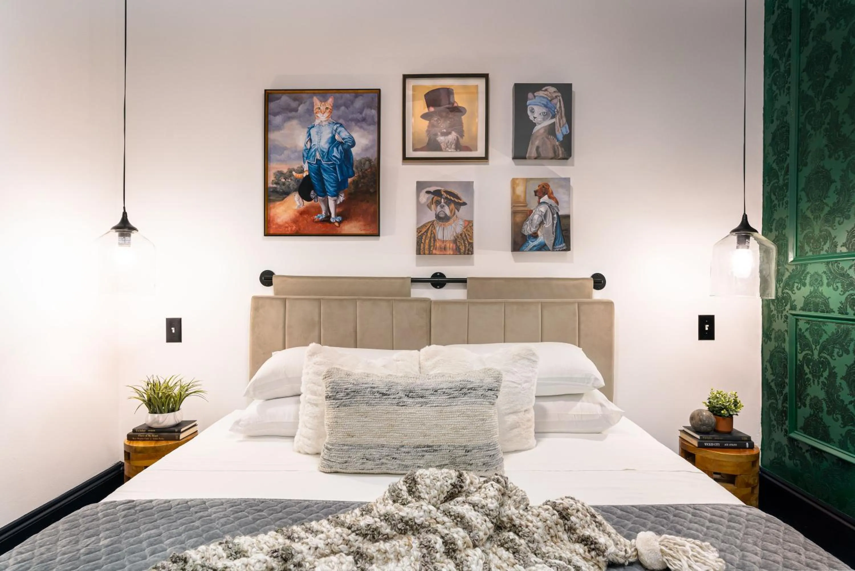 Bed in Saint Philip Residence