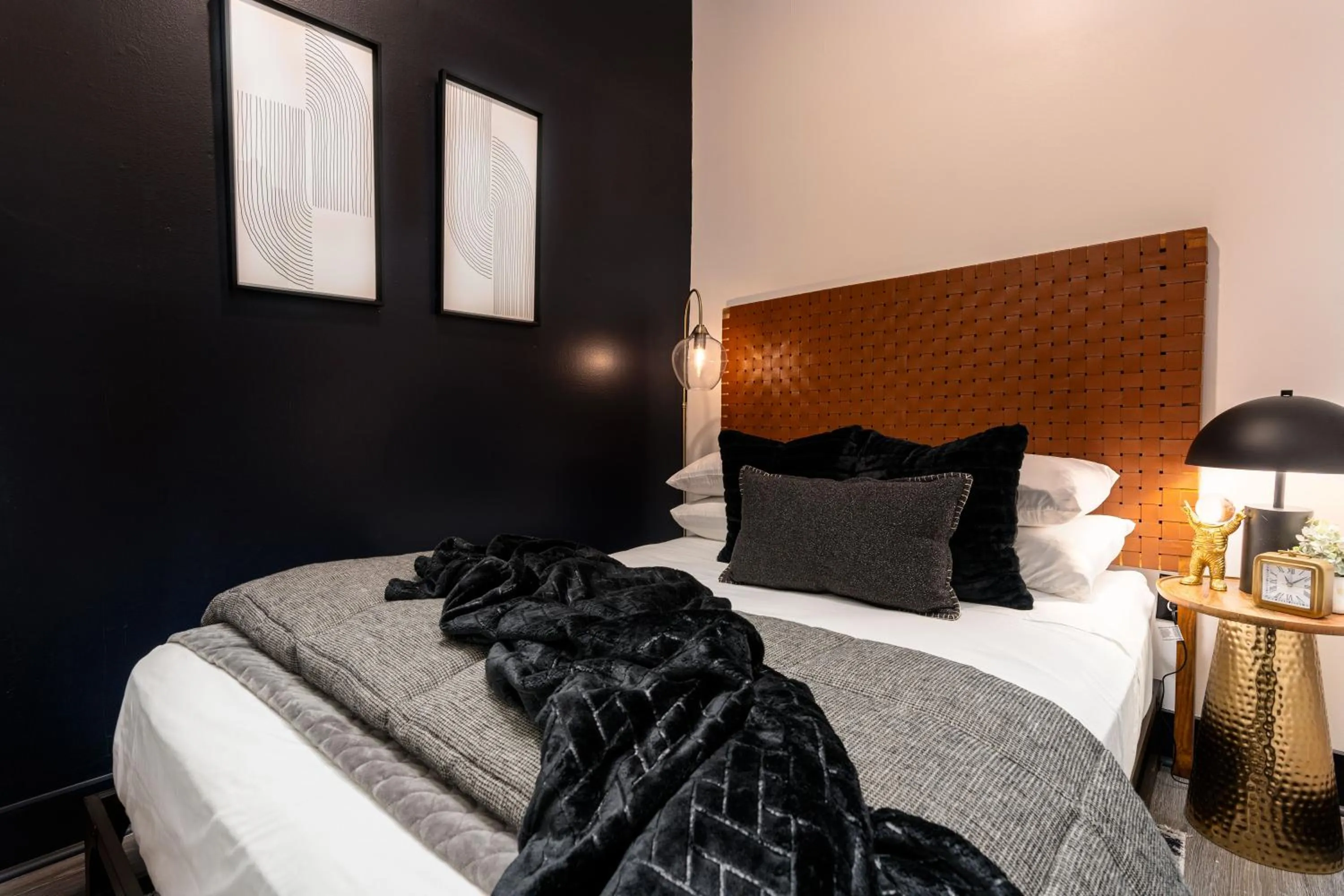 Bed in Saint Philip Residence