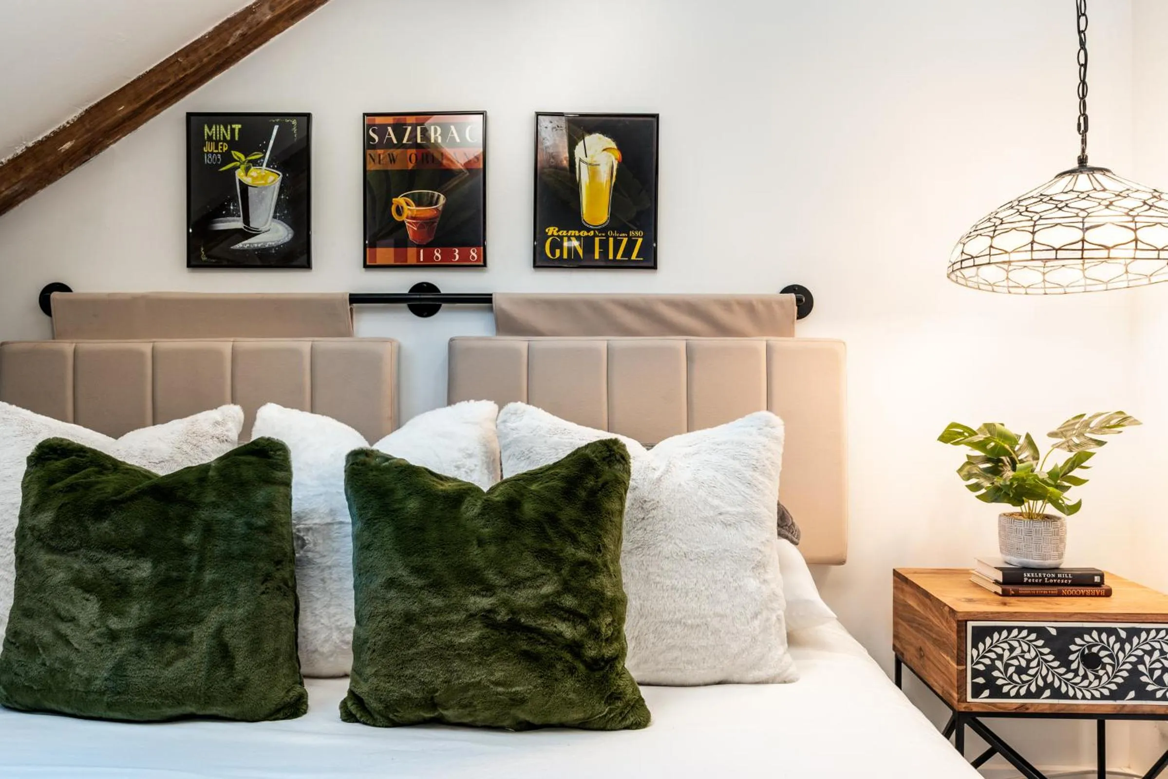 Bed in Saint Philip Residence