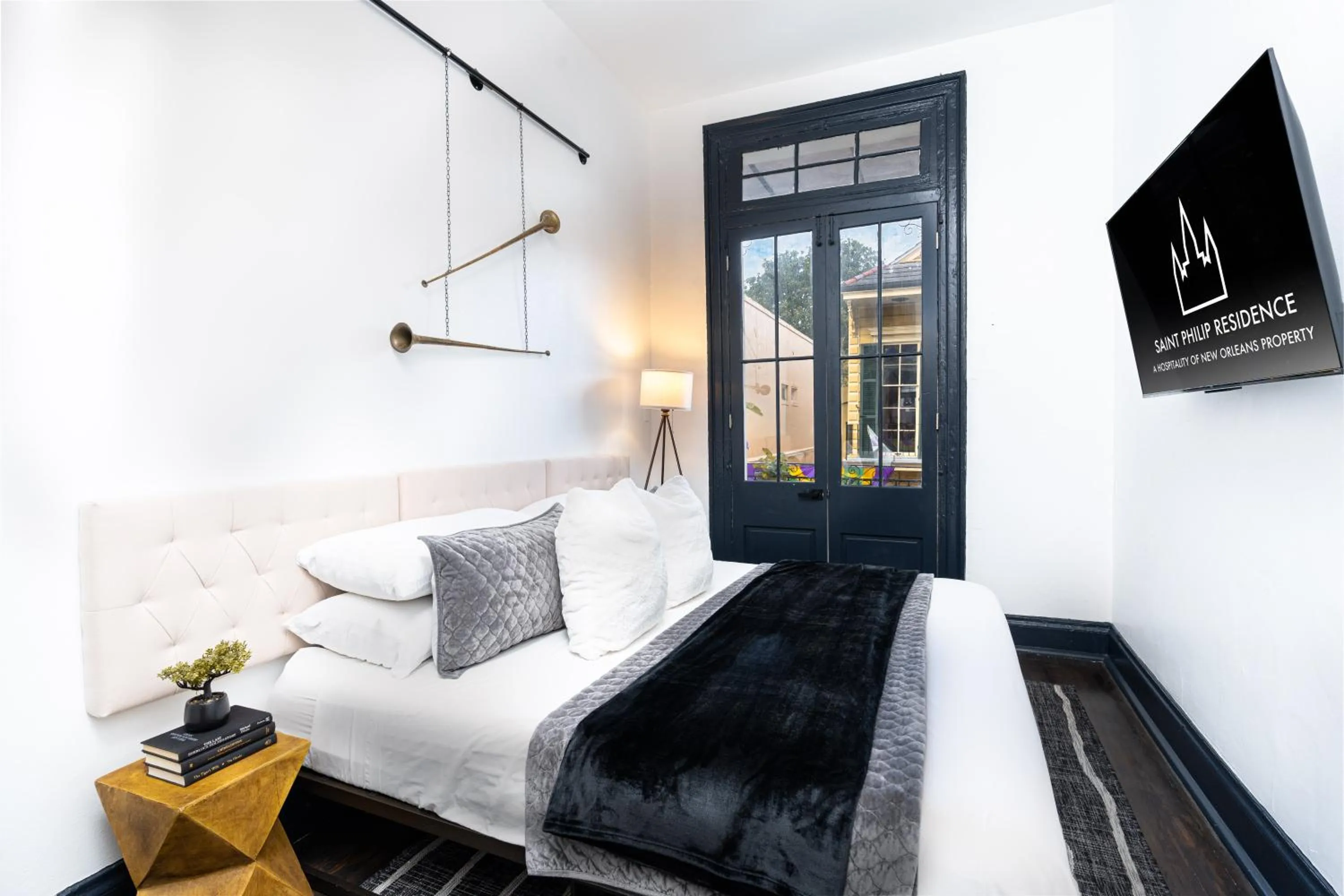 Bed in Saint Philip Residence