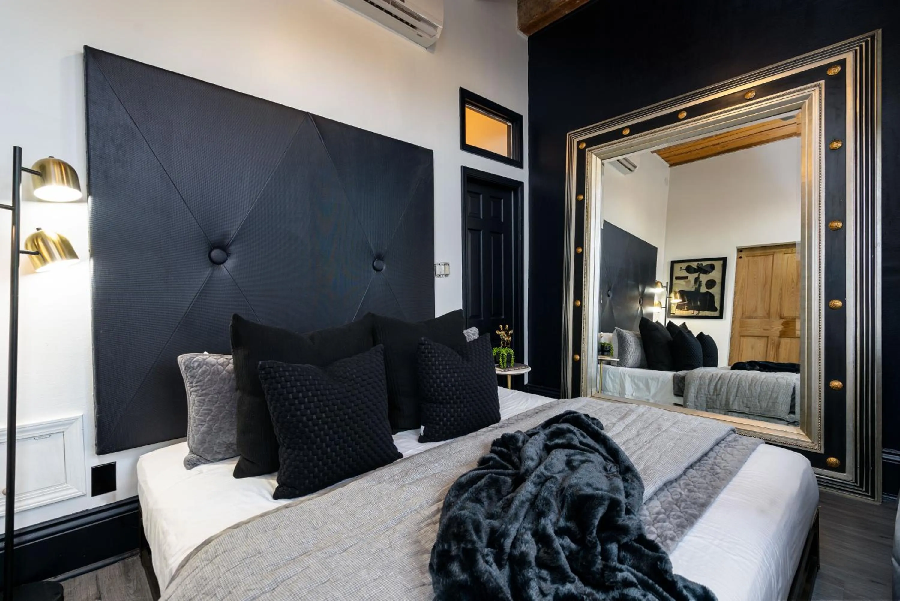 Bed in Saint Philip Residence