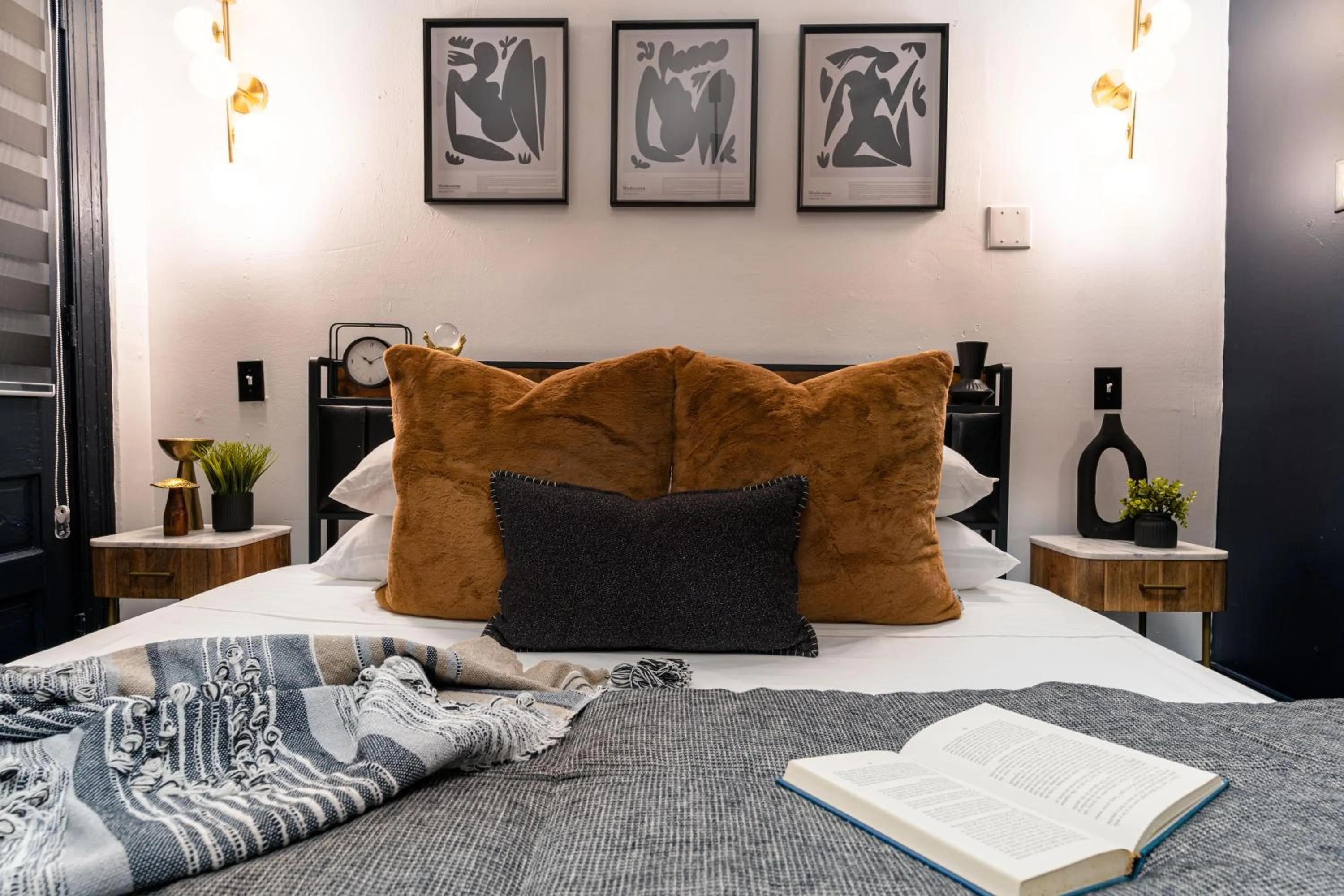 Bed in Saint Philip Residence