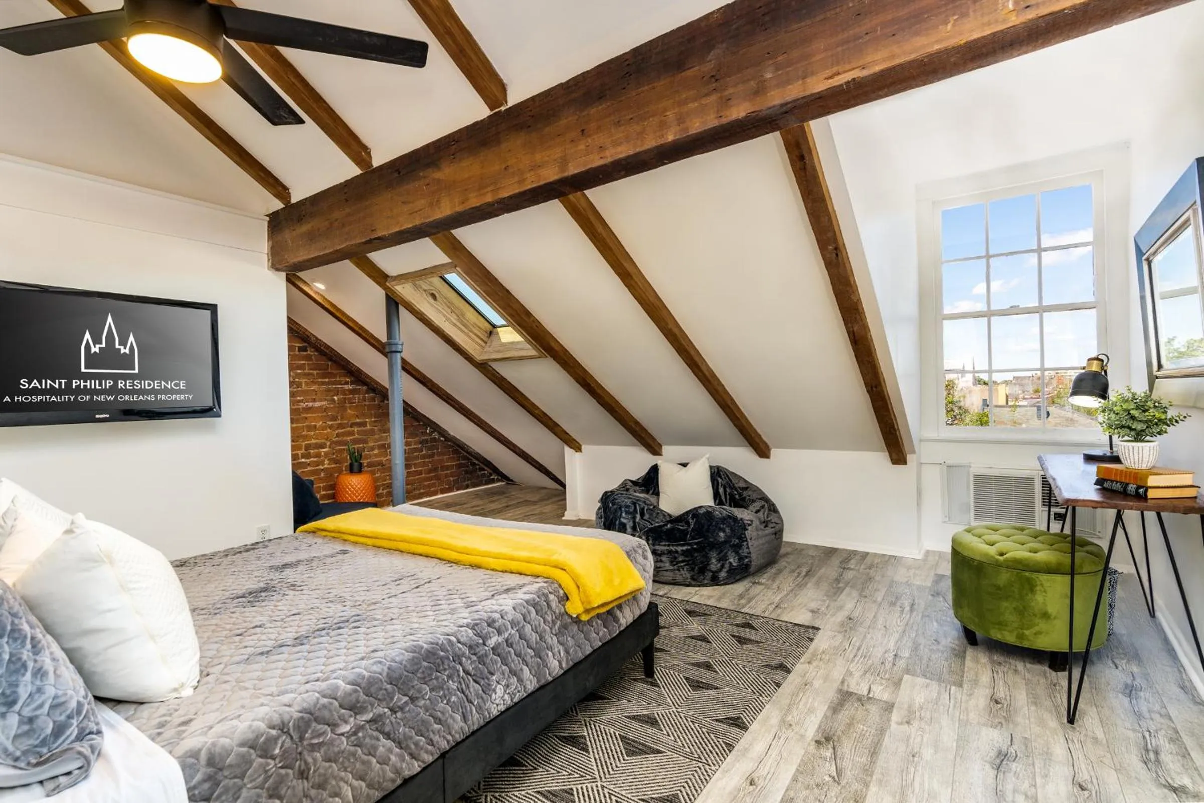 Bed in Saint Philip Residence