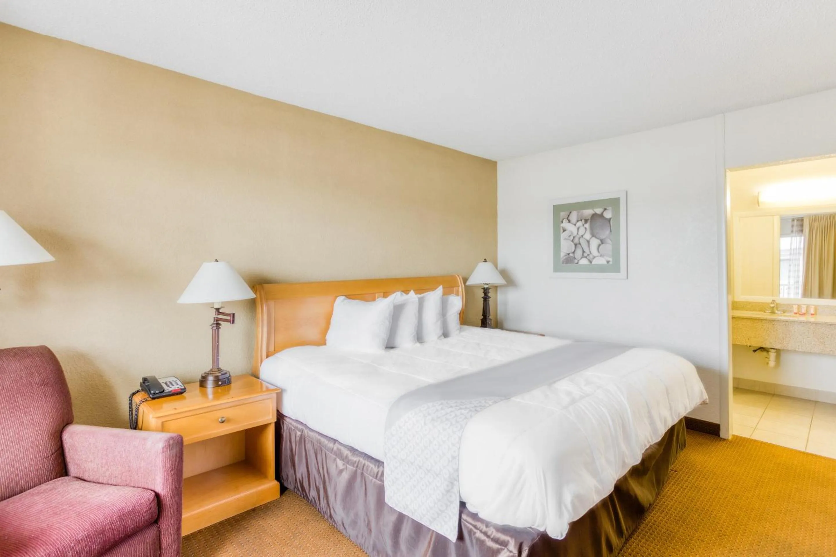 Bedroom in OYO Townhouse Owensboro West