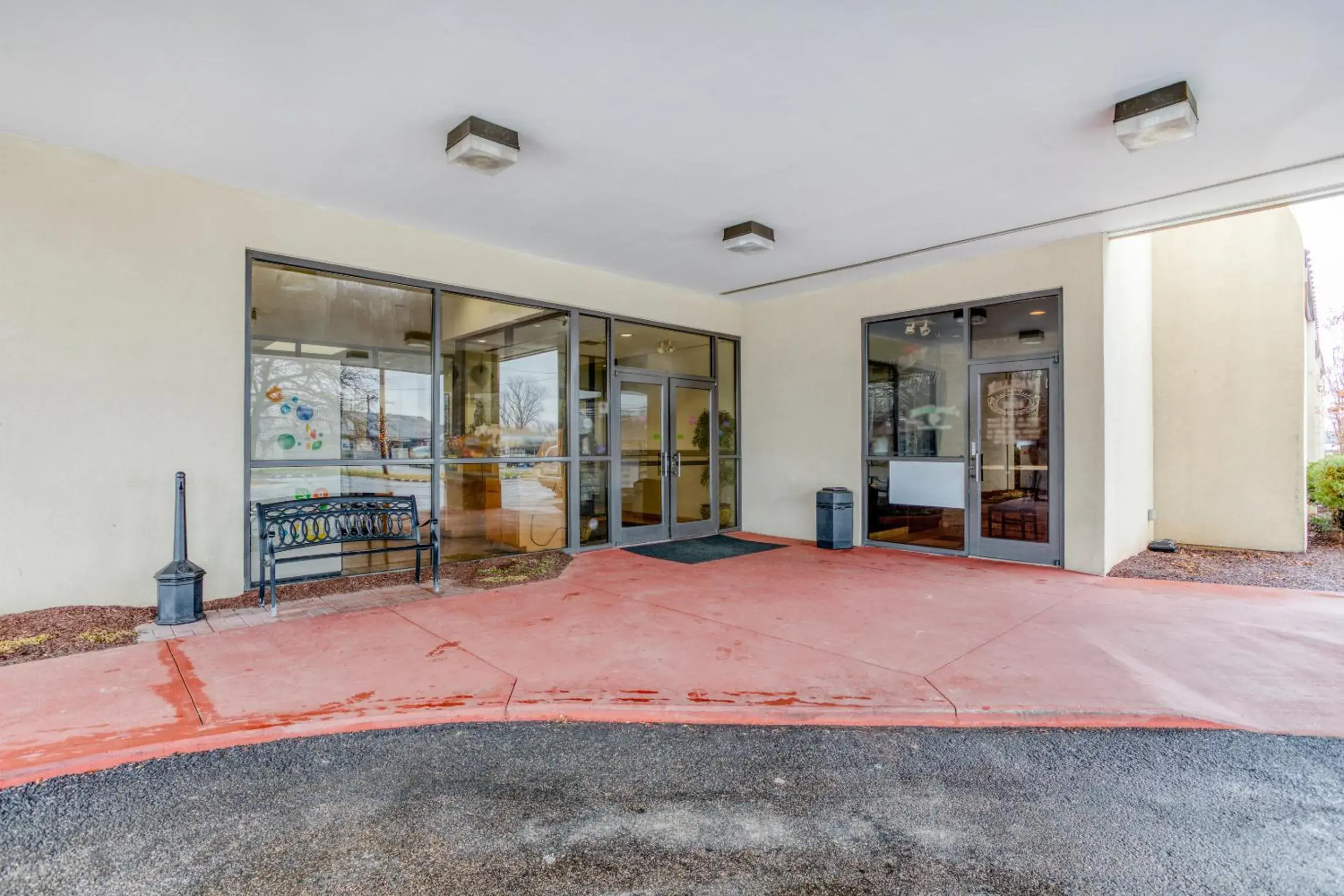 Facade/entrance in OYO Townhouse Owensboro West