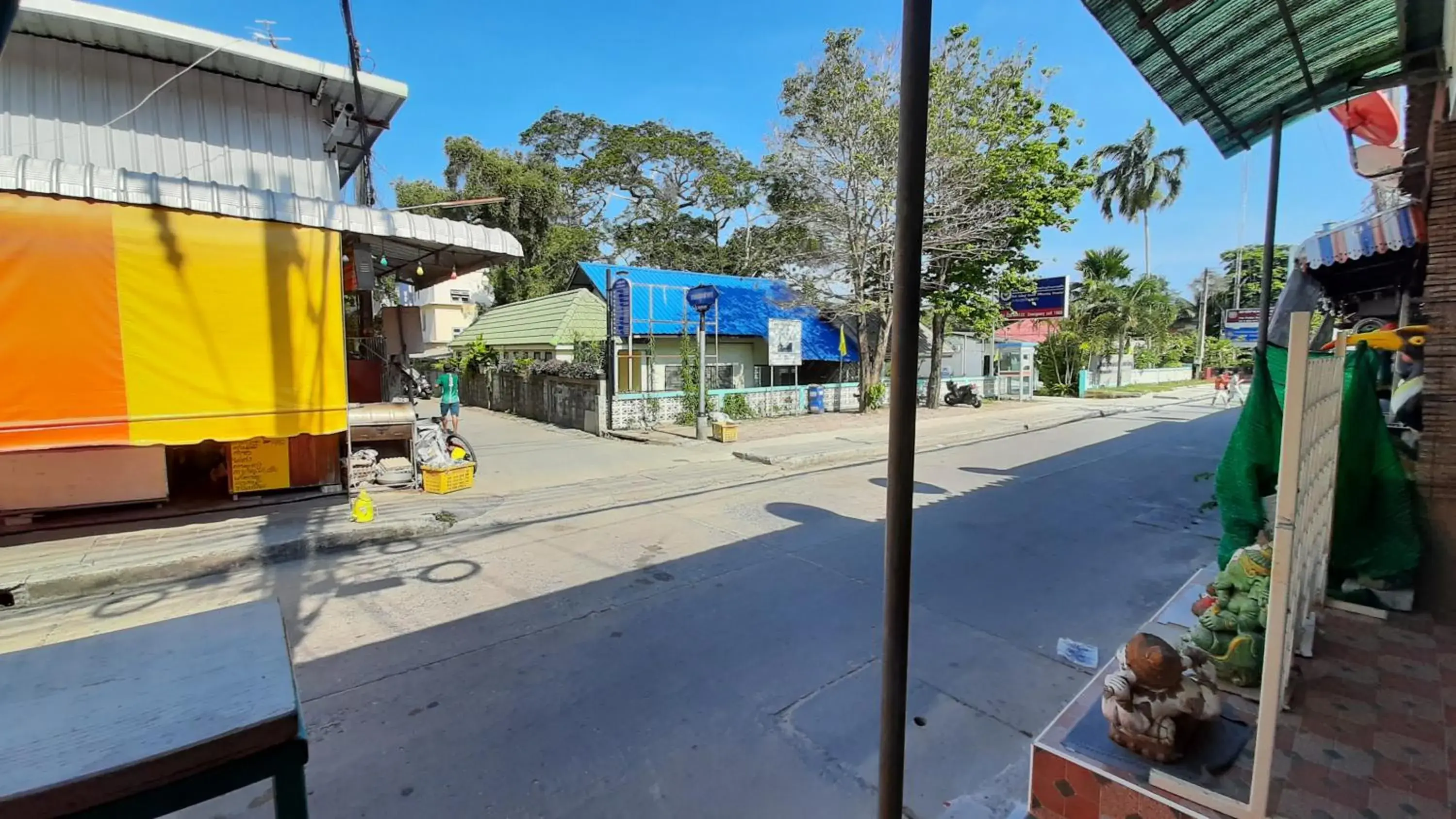 Street view in Samed Runa Village Street view in Samed Runa Village