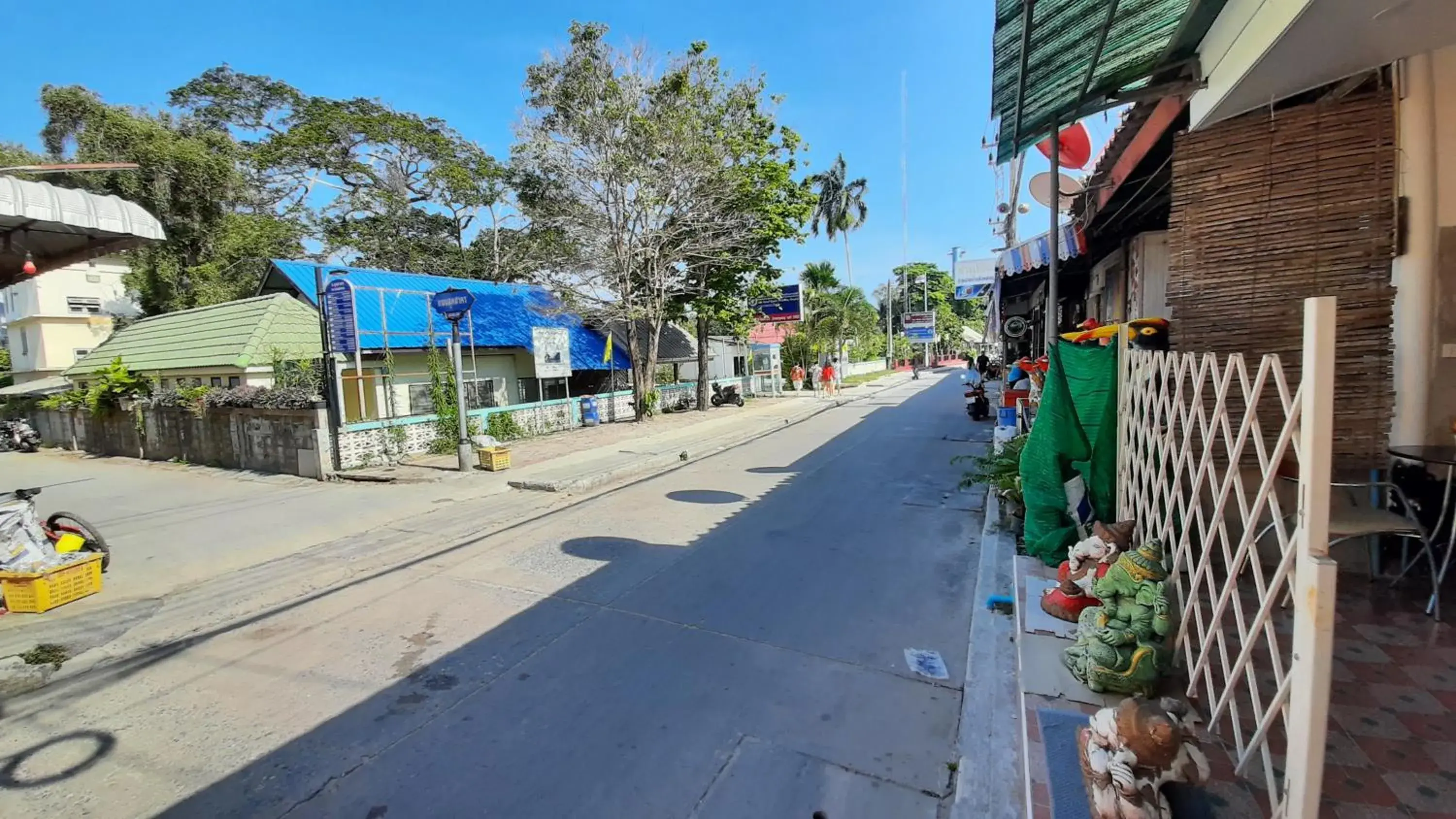 Street view in Samed Runa Village Street view in Samed Runa Village