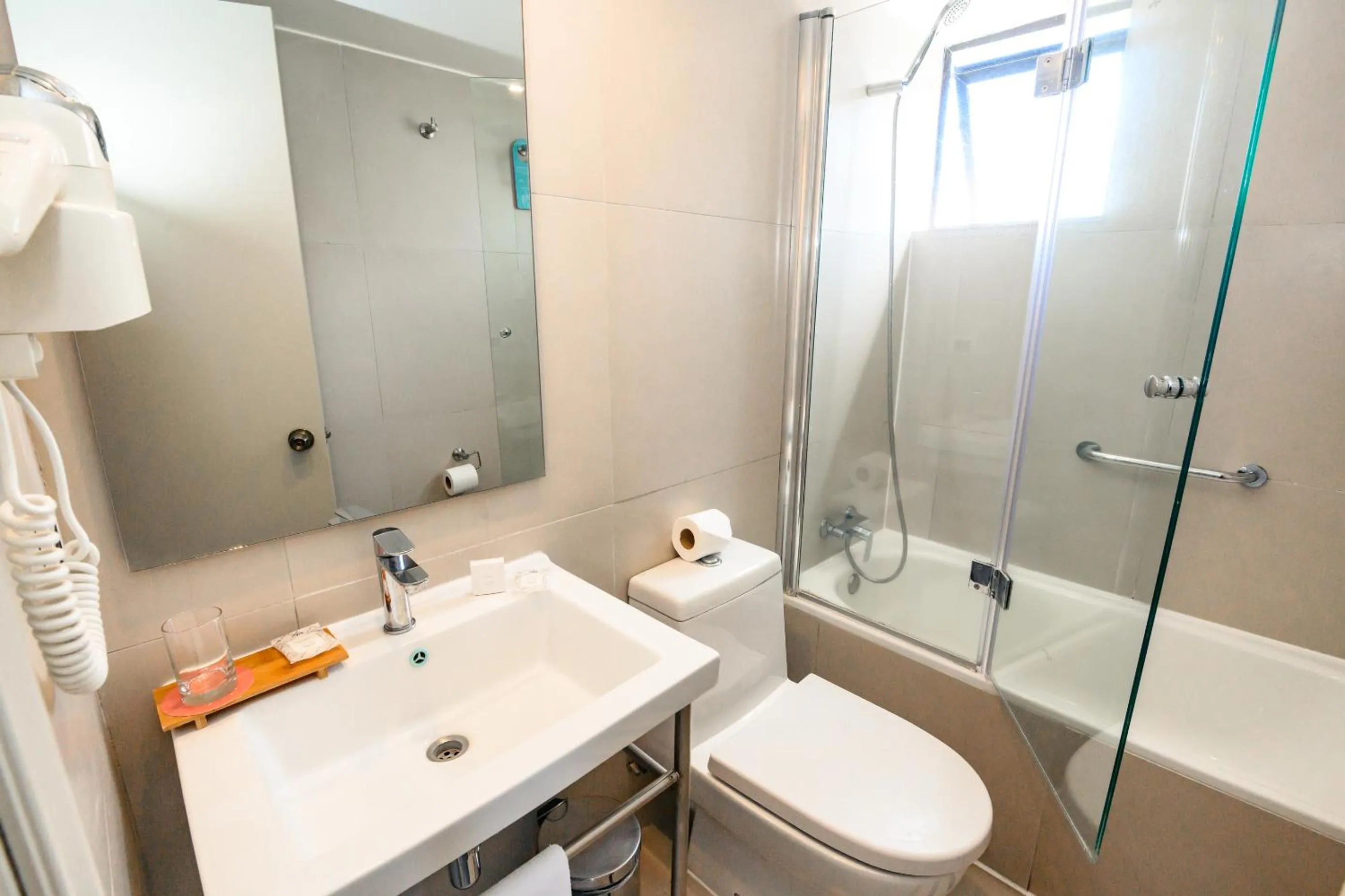 Shower in Studio 56 Apart Hotel by Terrado Iquique