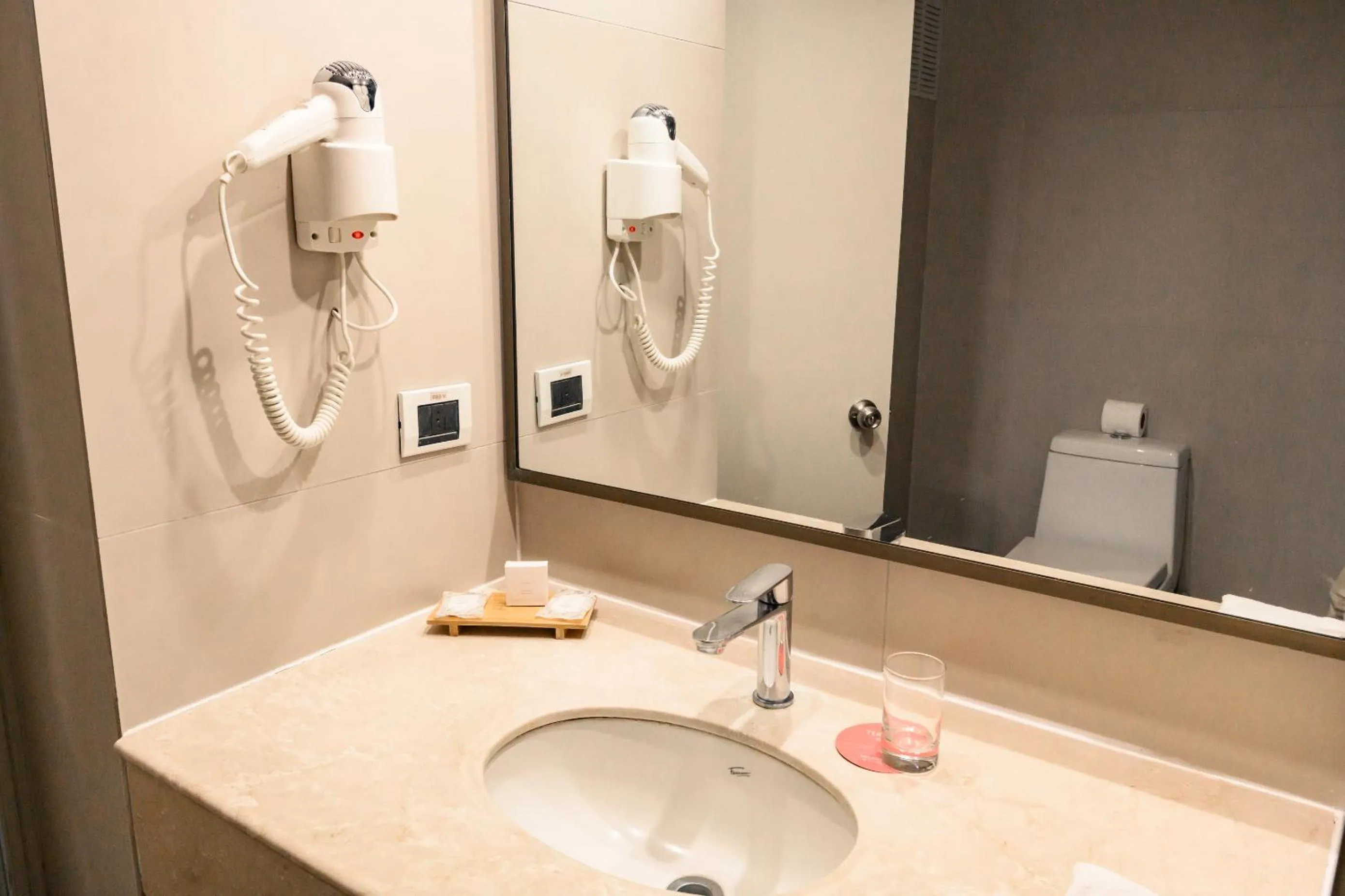 Bathroom in Studio 56 Apart Hotel by Terrado Iquique