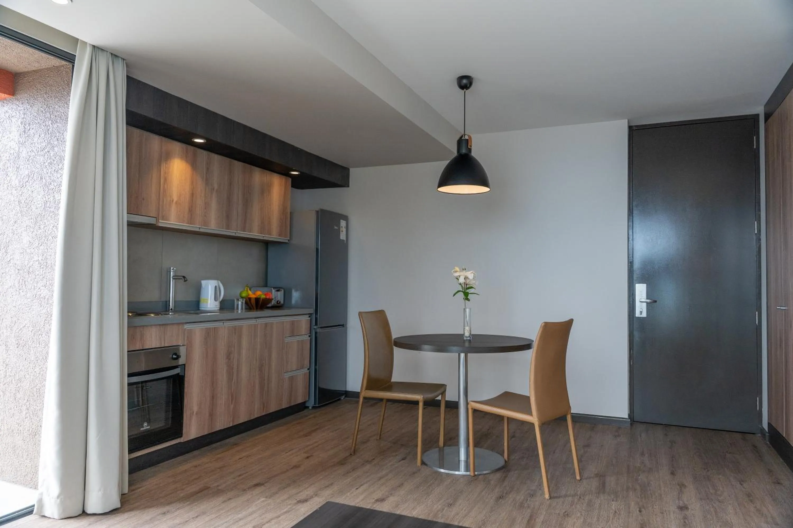 Coffee/tea facilities in Studio 56 Apart Hotel by Terrado Iquique