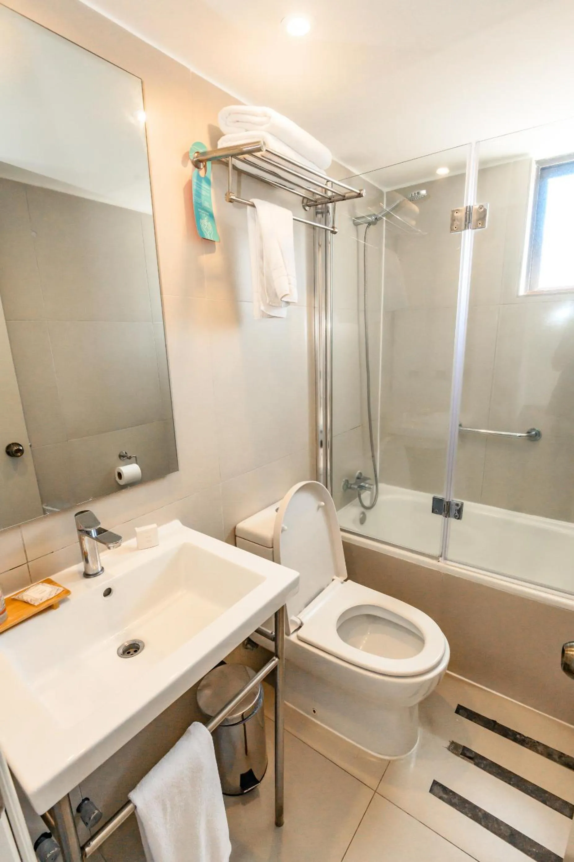 Shower in Studio 56 Apart Hotel by Terrado Iquique