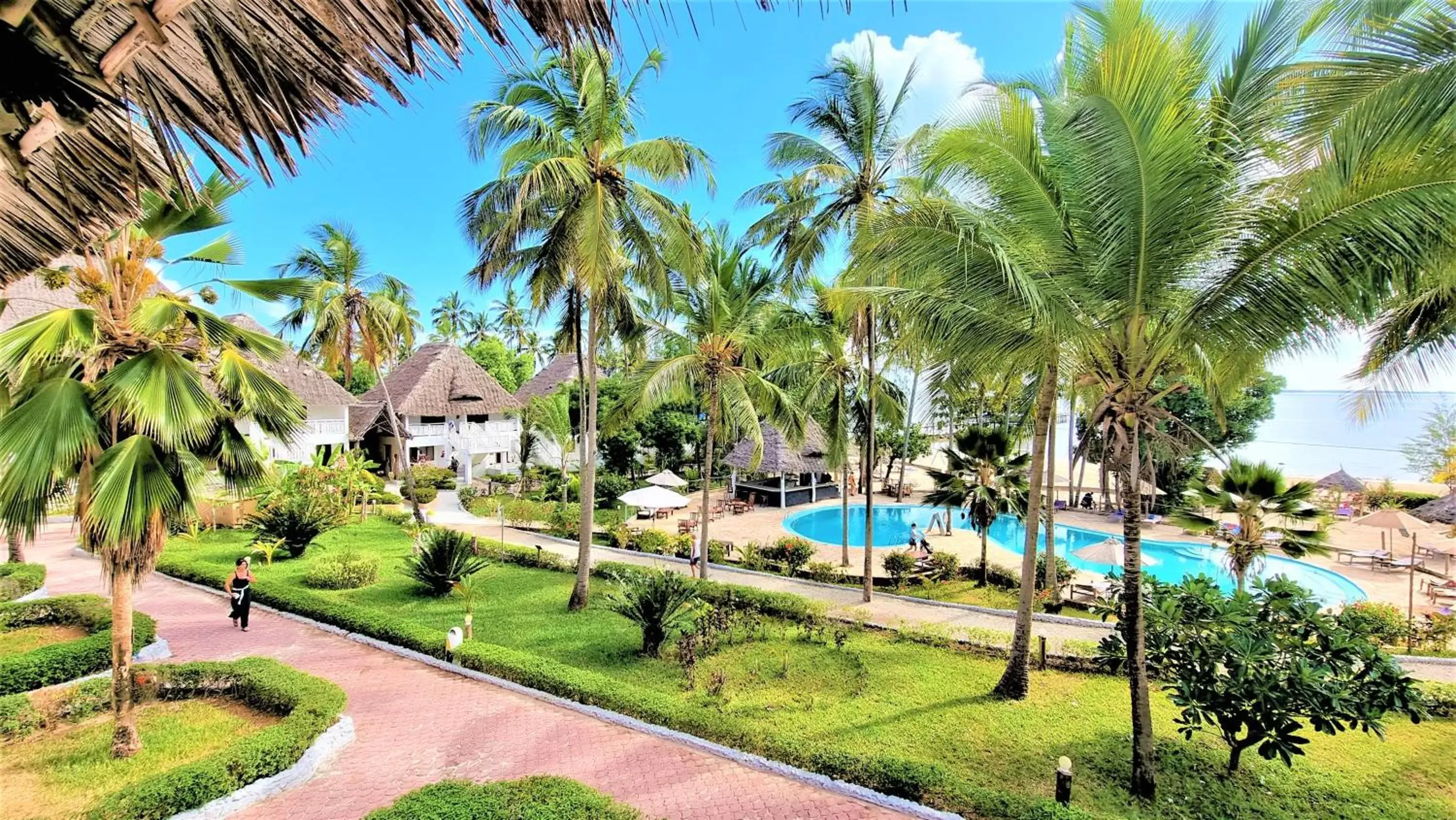 Pool view in Paradise Beach Resort & Spa Pool view in Paradise Beach Resort & Spa