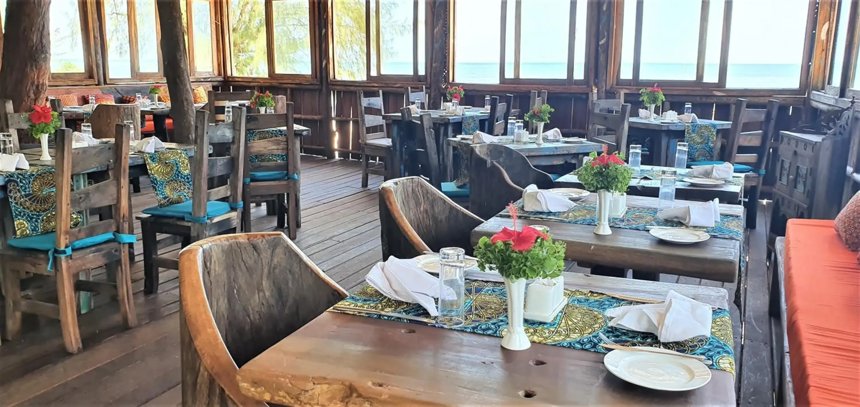 Restaurant/places to eat in Paradise Beach Resort & Spa Restaurant/places to eat in Paradise Beach Resort & Spa