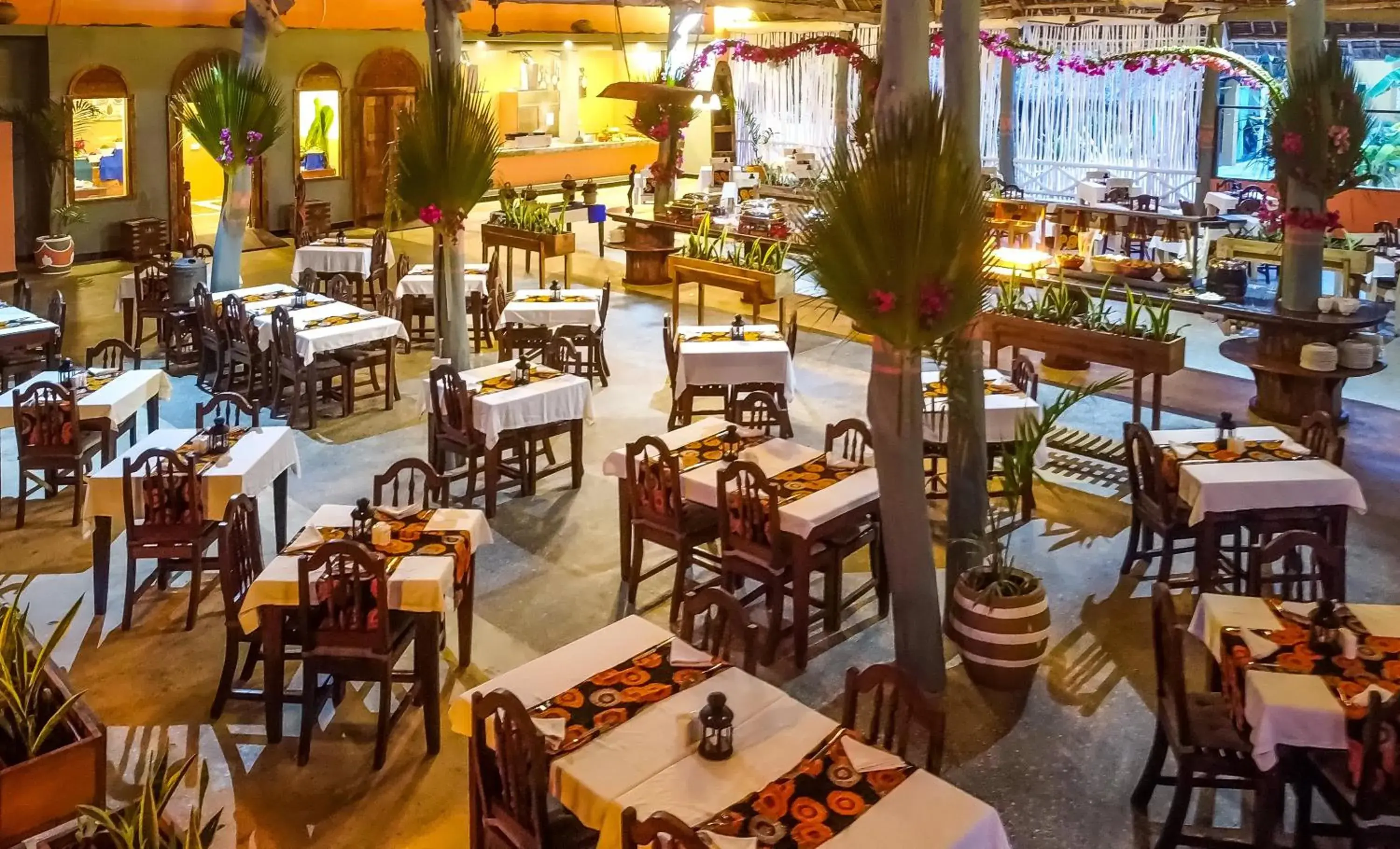 Restaurant/places to eat in Paradise Beach Resort & Spa Restaurant/places to eat in Paradise Beach Resort & Spa