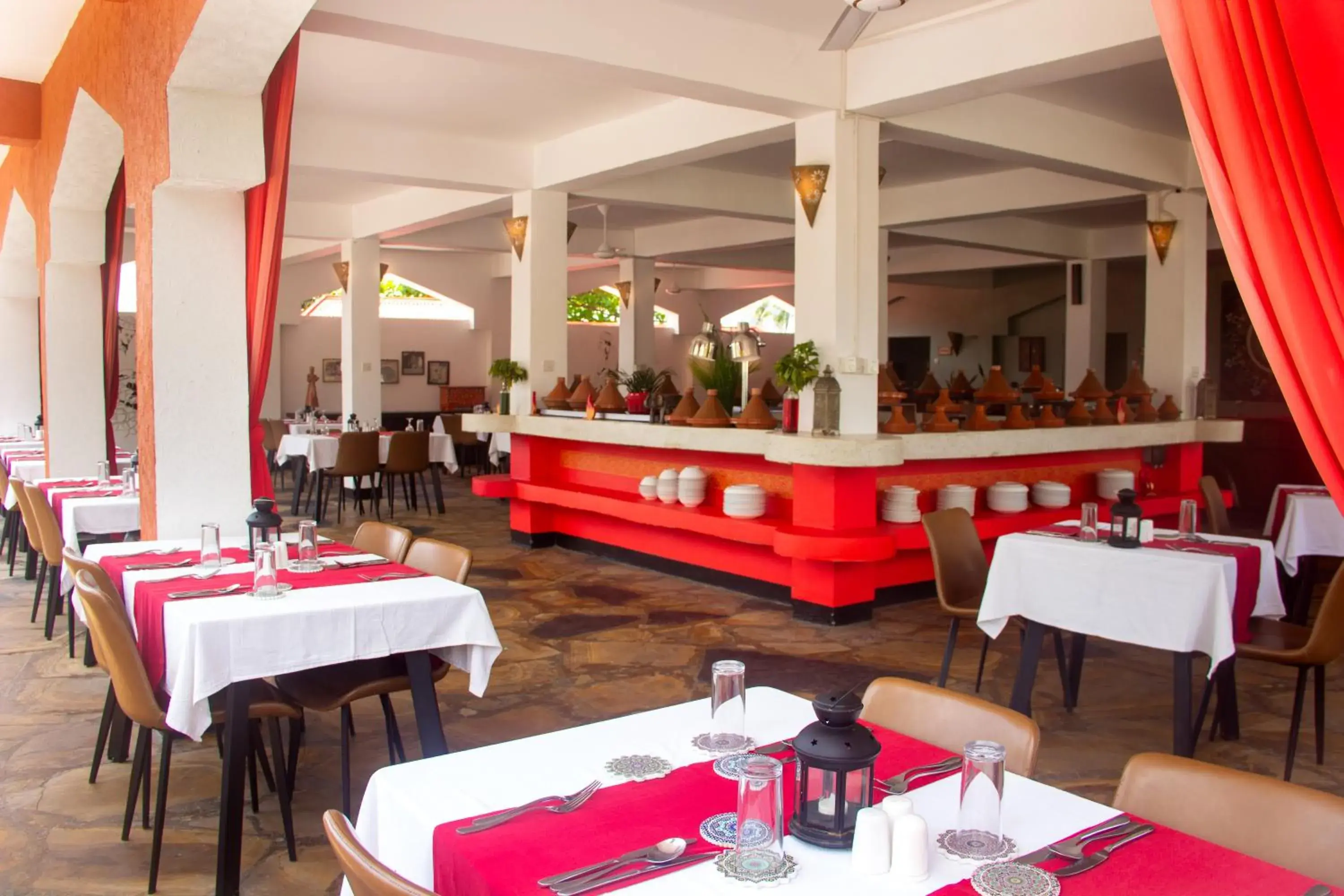 Restaurant/places to eat in Paradise Beach Resort & Spa Restaurant/places to eat in Paradise Beach Resort & Spa