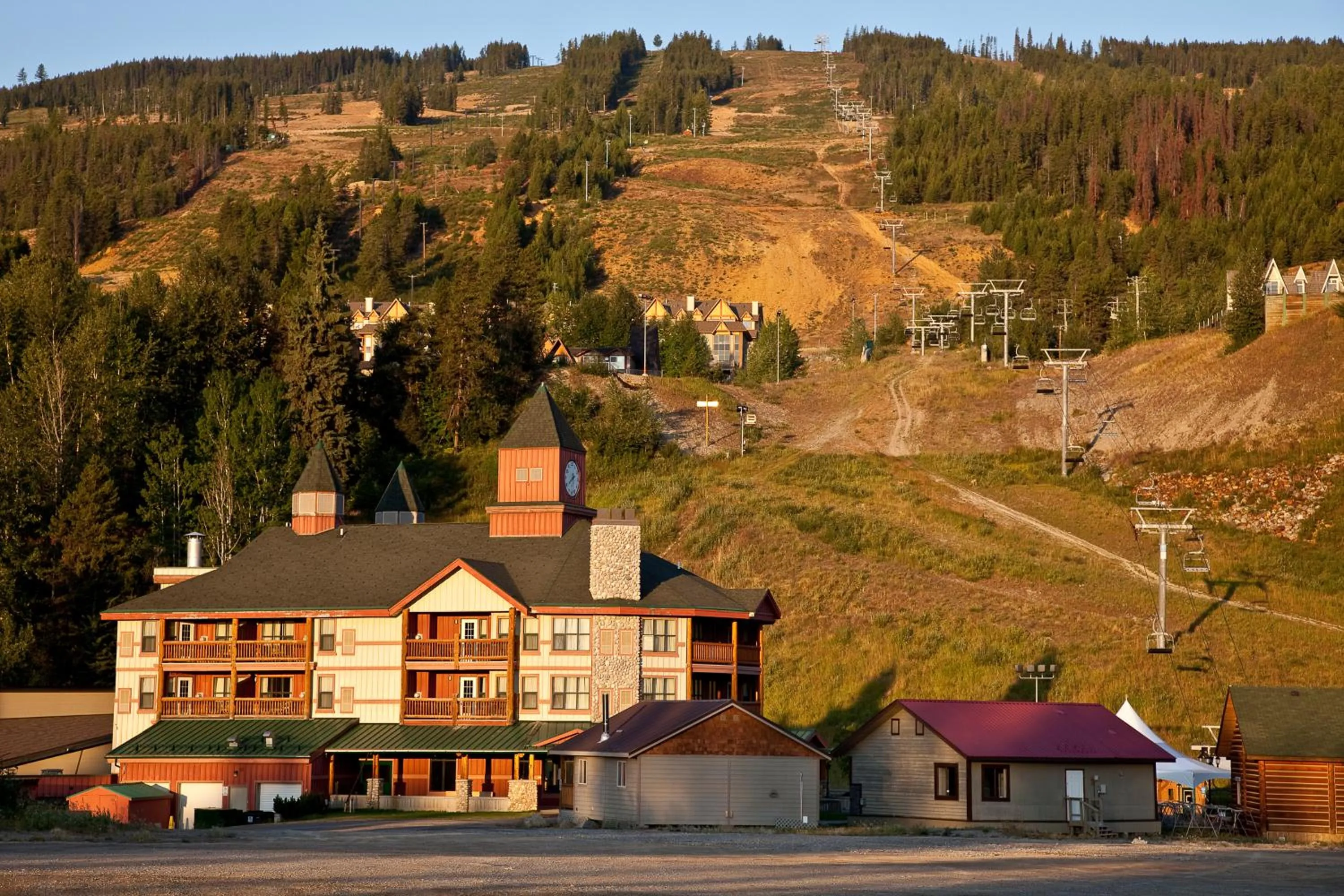 Horse-riding in Polaris Lodge
