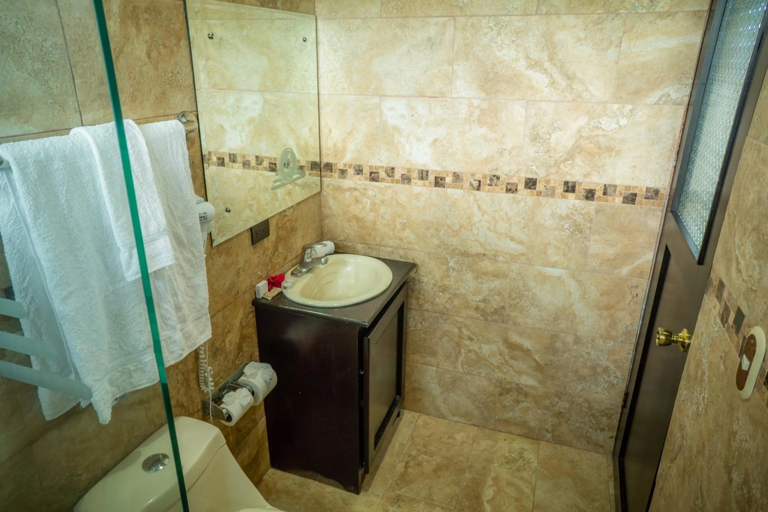 Shower in Montaña de fuego Mountain Resort & Spa