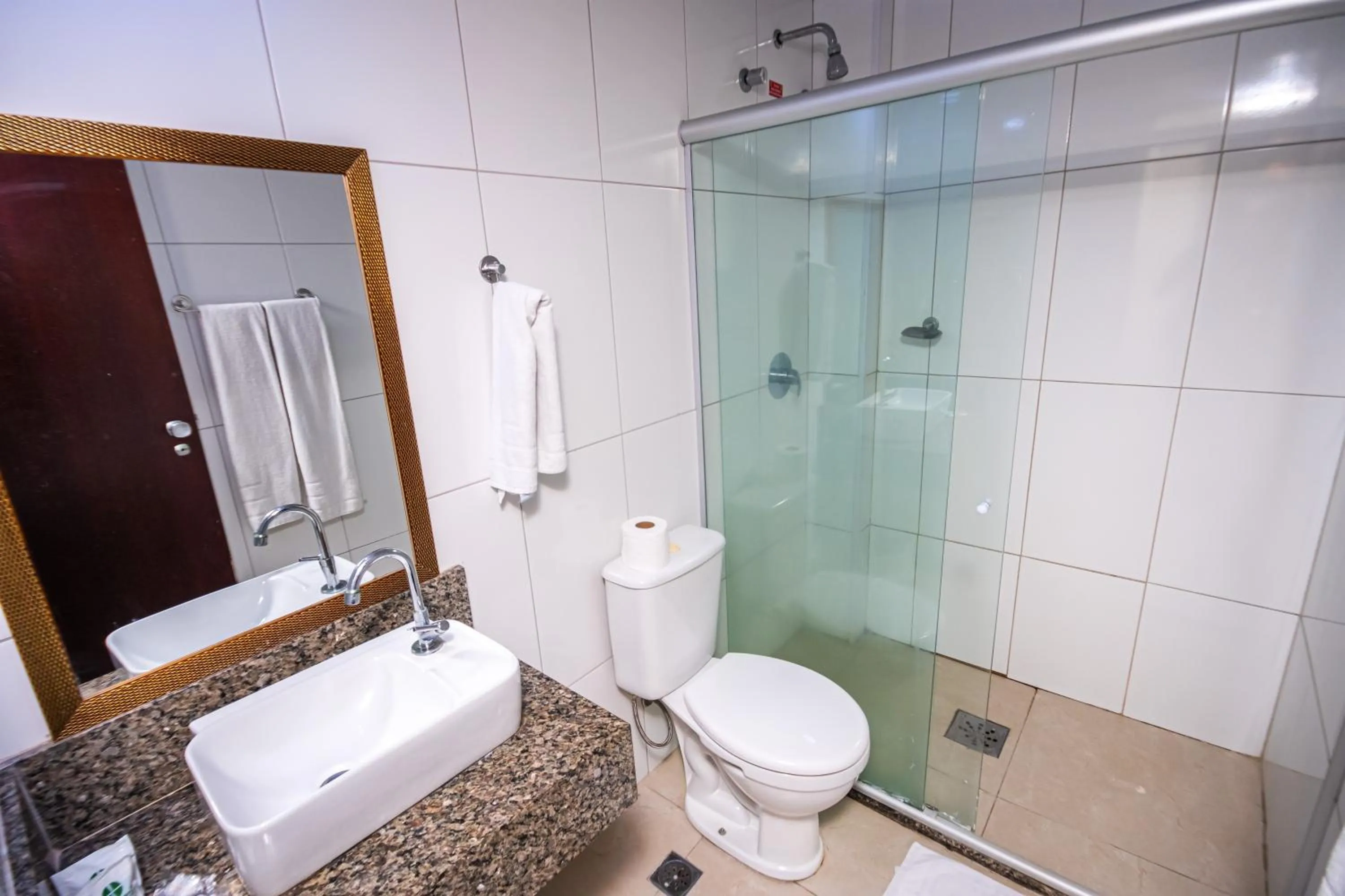 Bathroom in Hotel Dan Inn Express Salvador By Nacional Inn