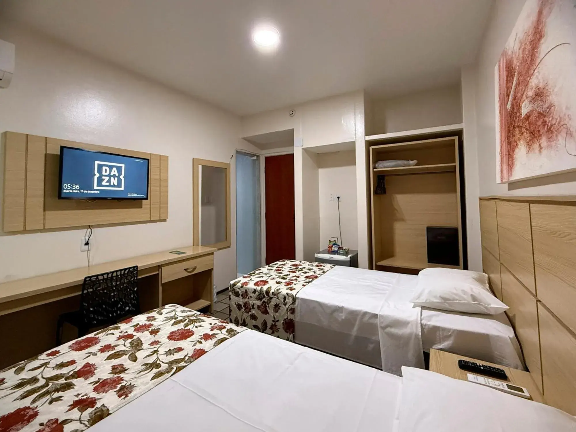 Photo of the whole room, Bed in Hotel Dan Inn Express Salvador By Nacional Inn Photo of the whole room, Bed in Hotel Dan Inn Express Salvador By Nacional Inn