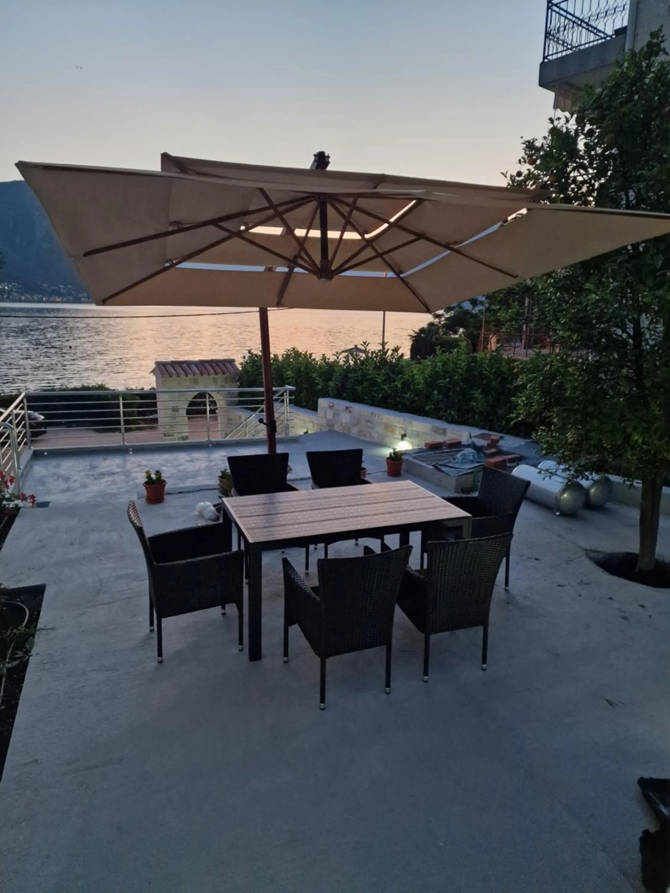Waterfront Apartment Petrovina