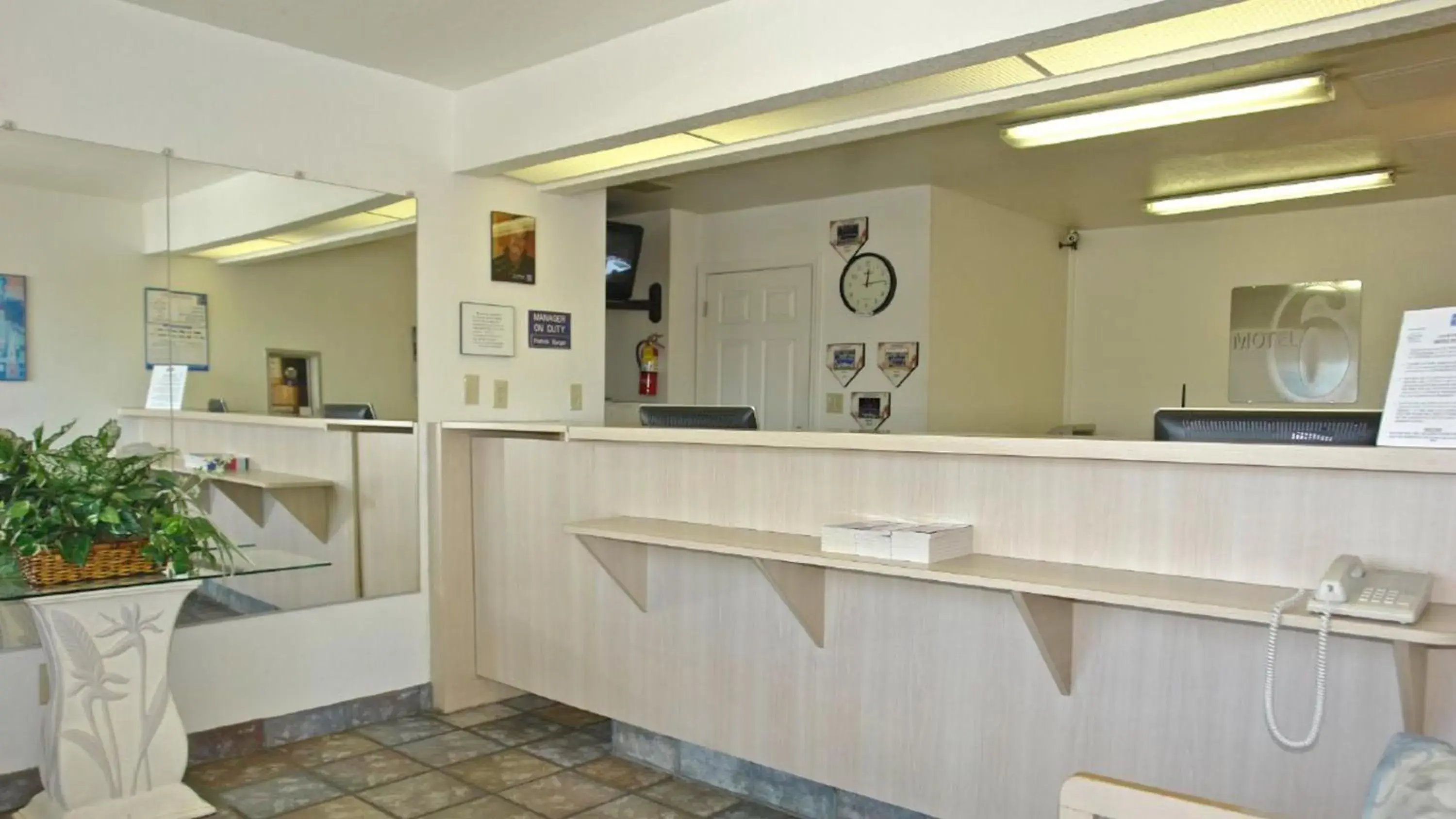 Lobby or reception in Motel 6 - Pensacola West Lobby or reception in Motel 6 - Pensacola West