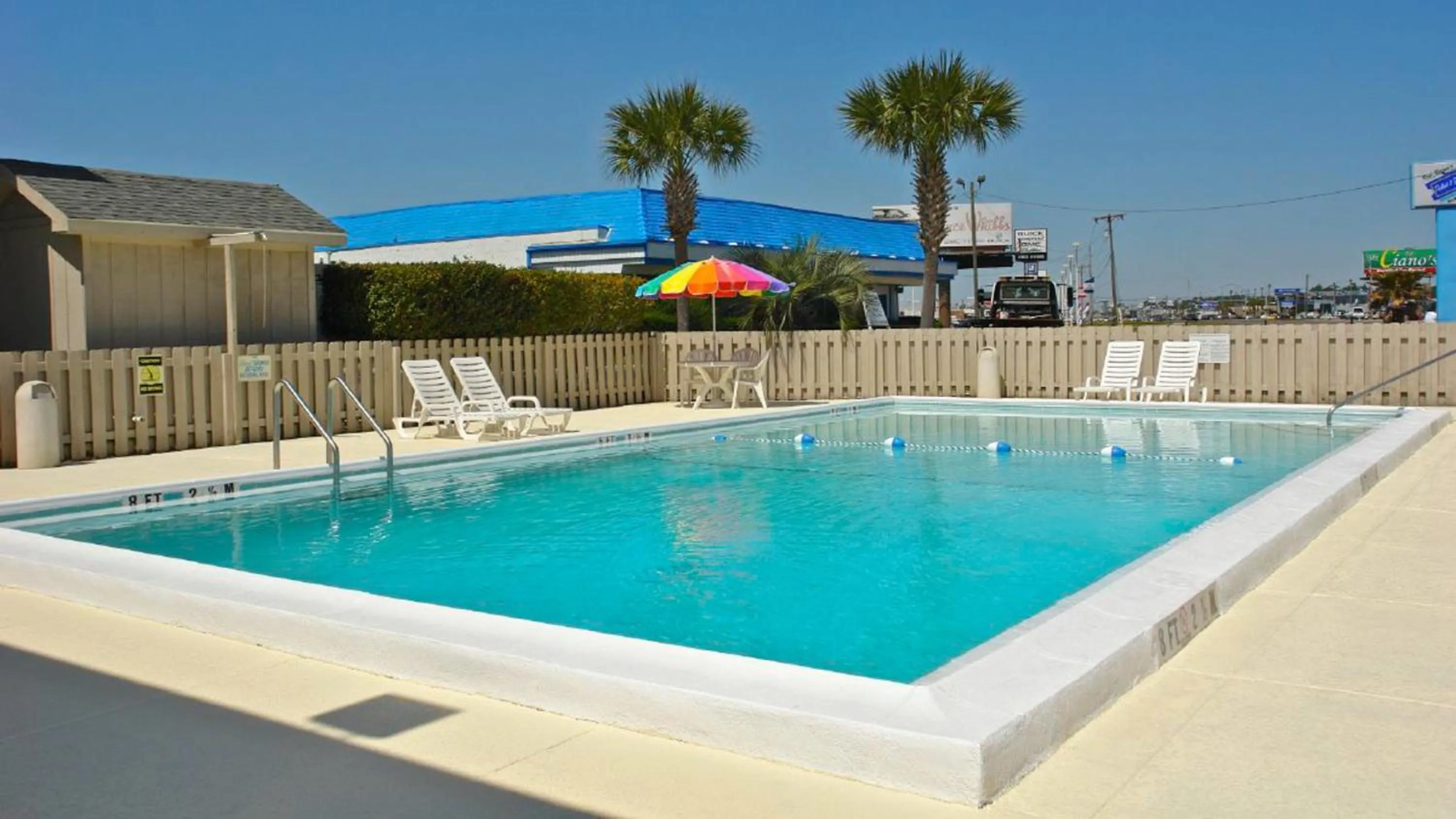 Swimming pool in Motel 6 - Pensacola West