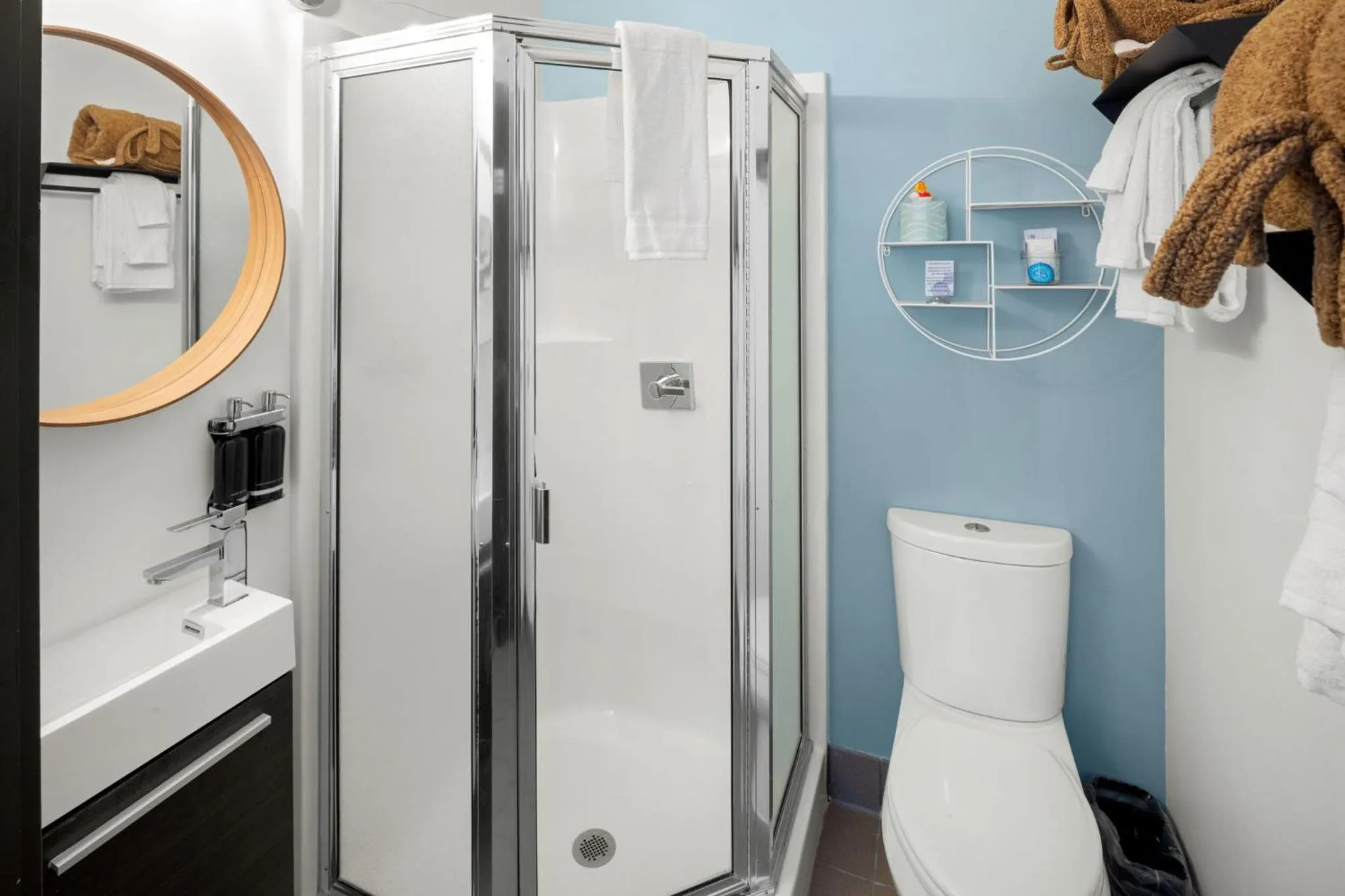 Shower in Silverbow Inn