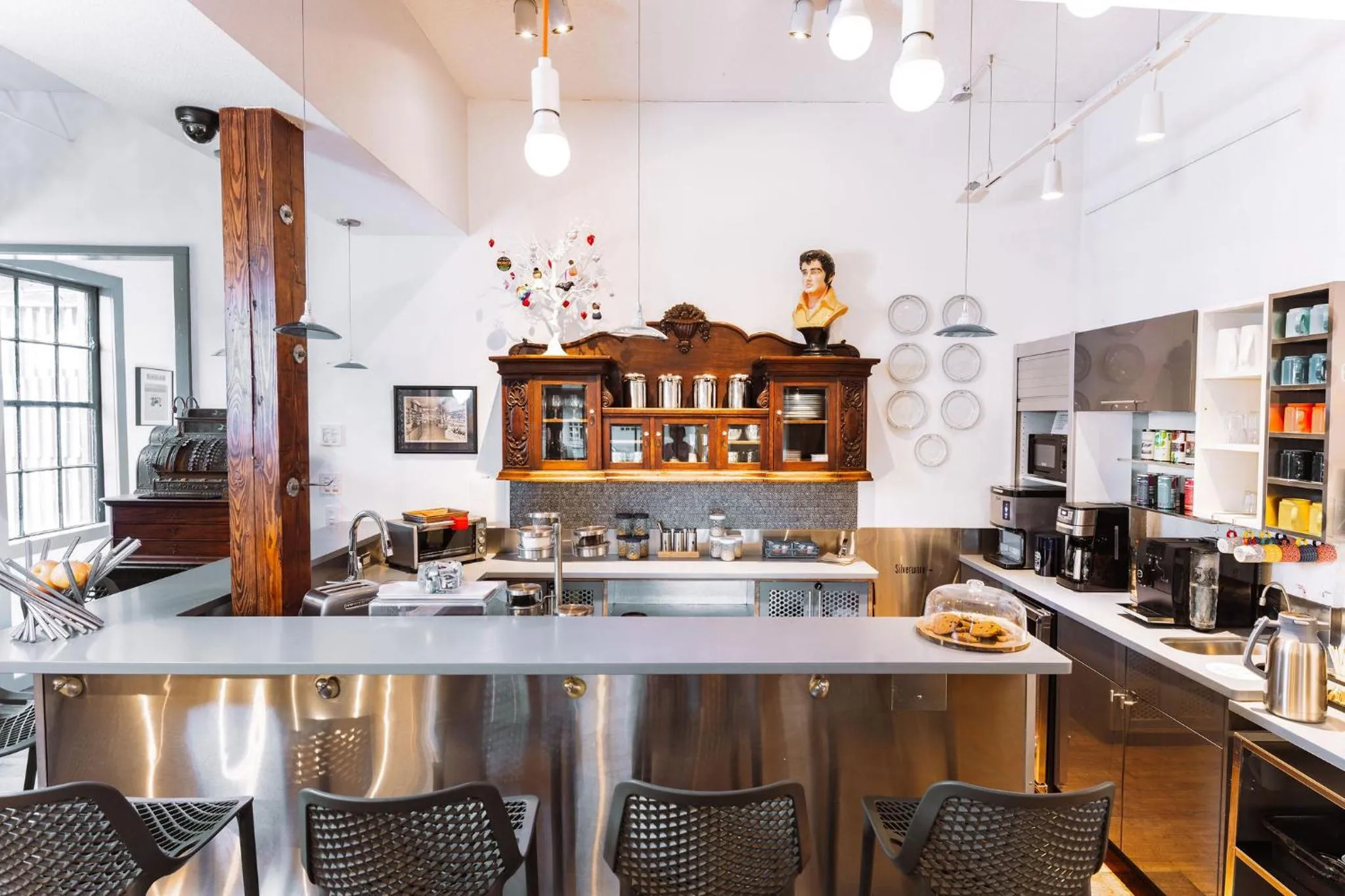 Coffee/tea facilities in Silverbow Inn