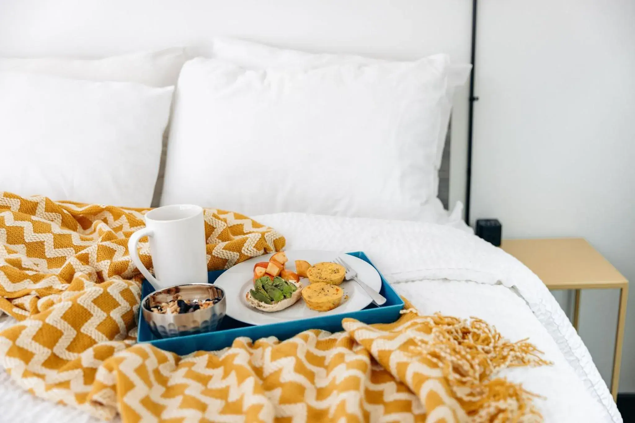 Breakfast, Bed in Silverbow Inn & Suites Breakfast, Bed in Silverbow Inn & Suites