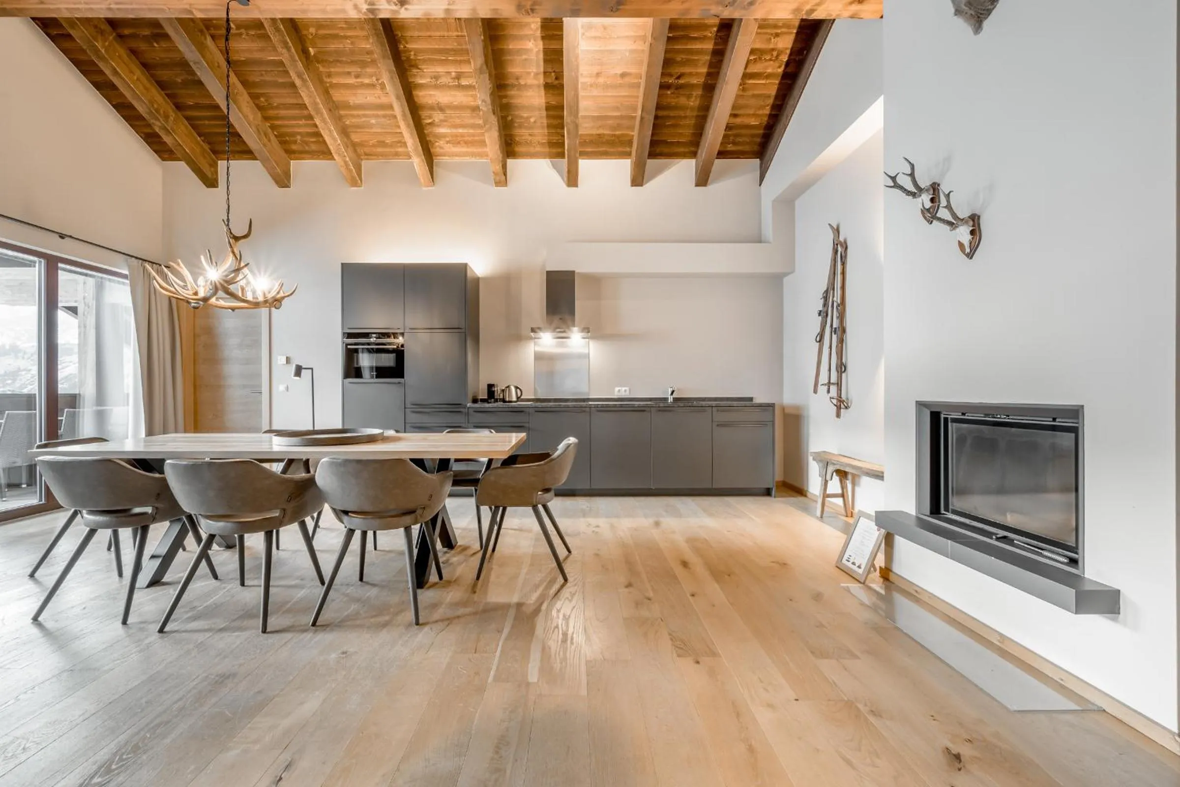 Dining area in AlpenParks Hotel & Apartment Arlberg Warth mit Pool