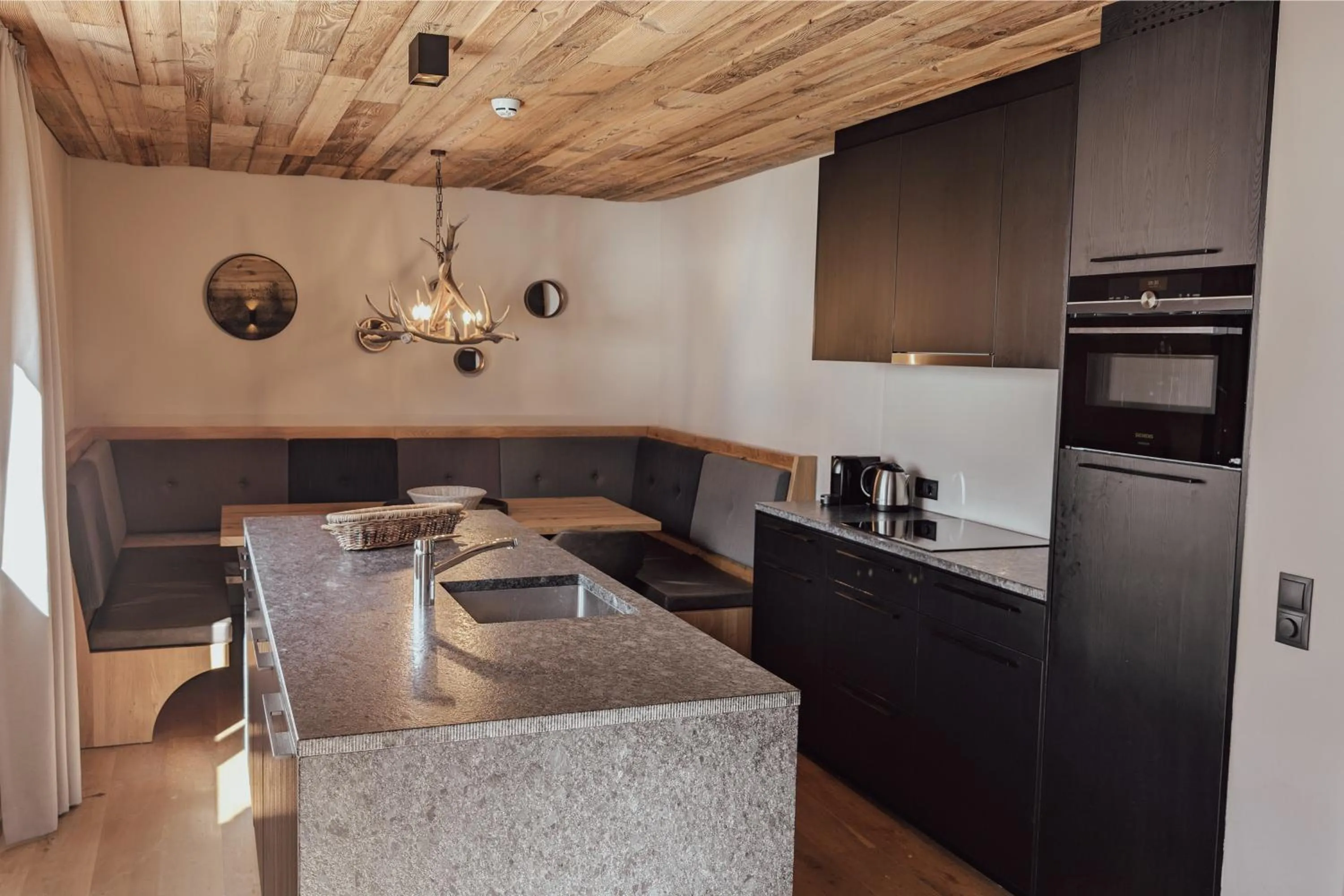 kitchen in AlpenParks Hotel & Apartment Arlberg Warth mit Pool